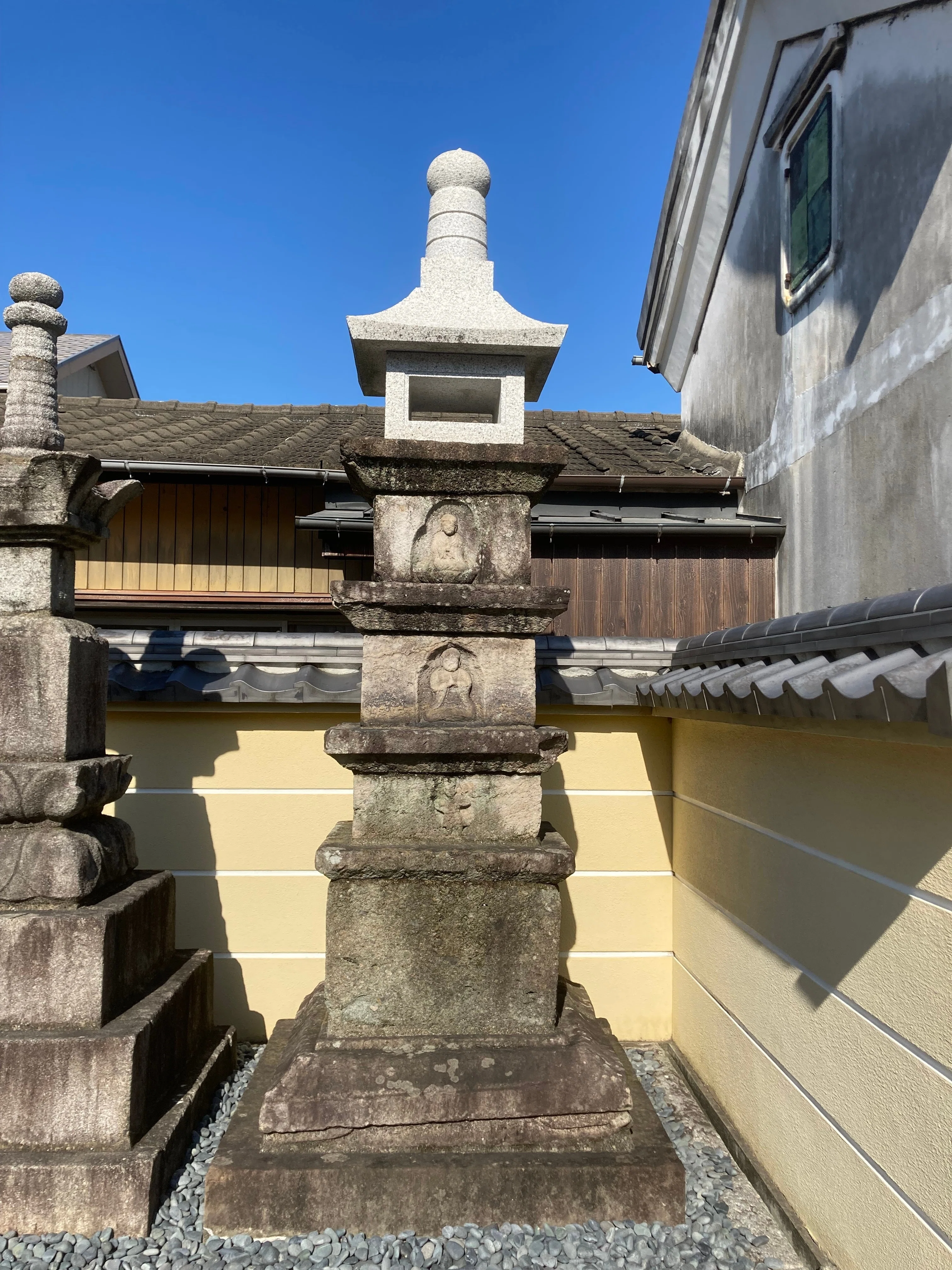中国・四国・九州地方の石造物㉖：恵光院層塔、附・馬頭観音堂薩摩塔