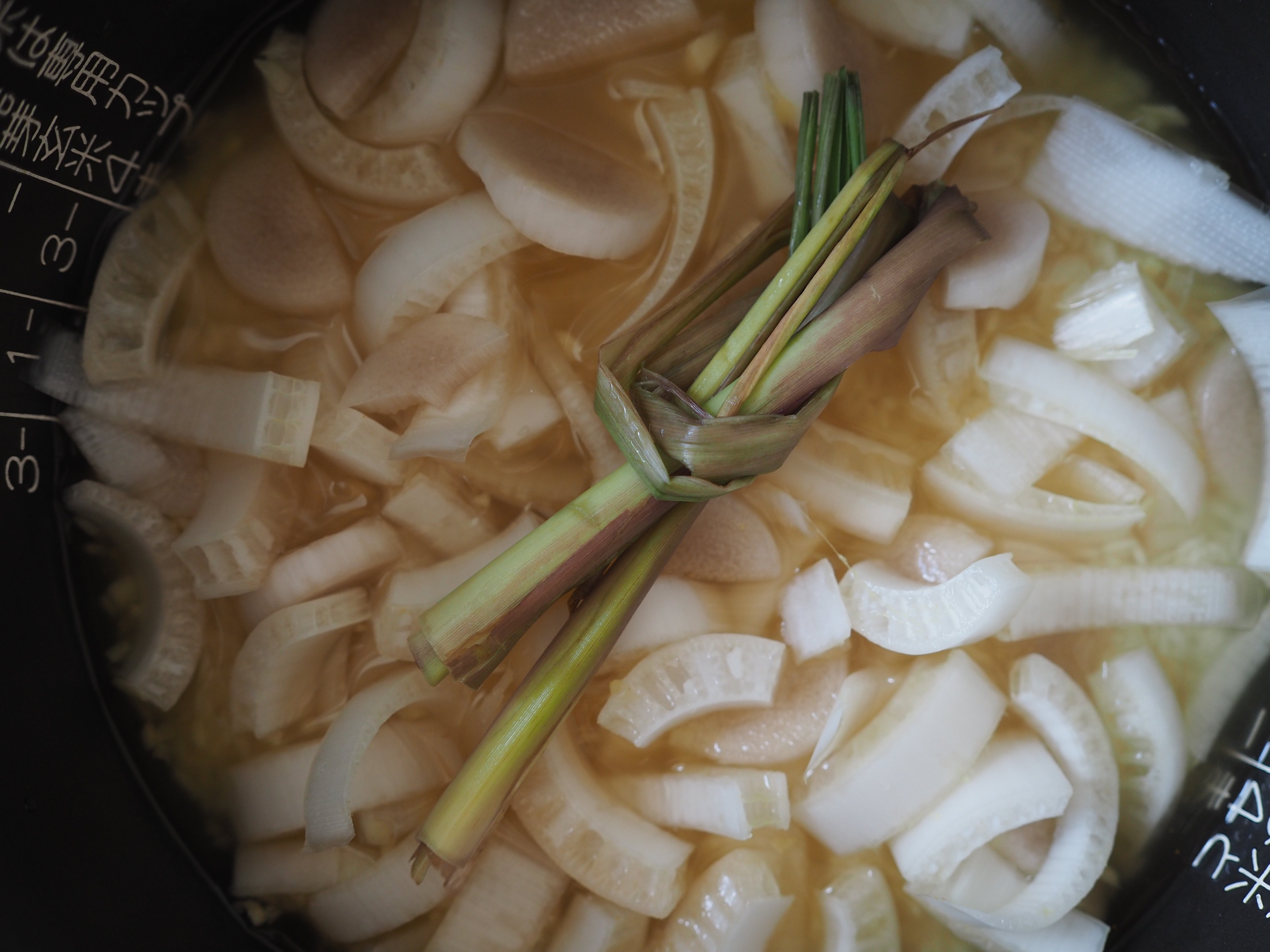 超レア食材？ バナナの茎を食べてみた｜ayagawawa