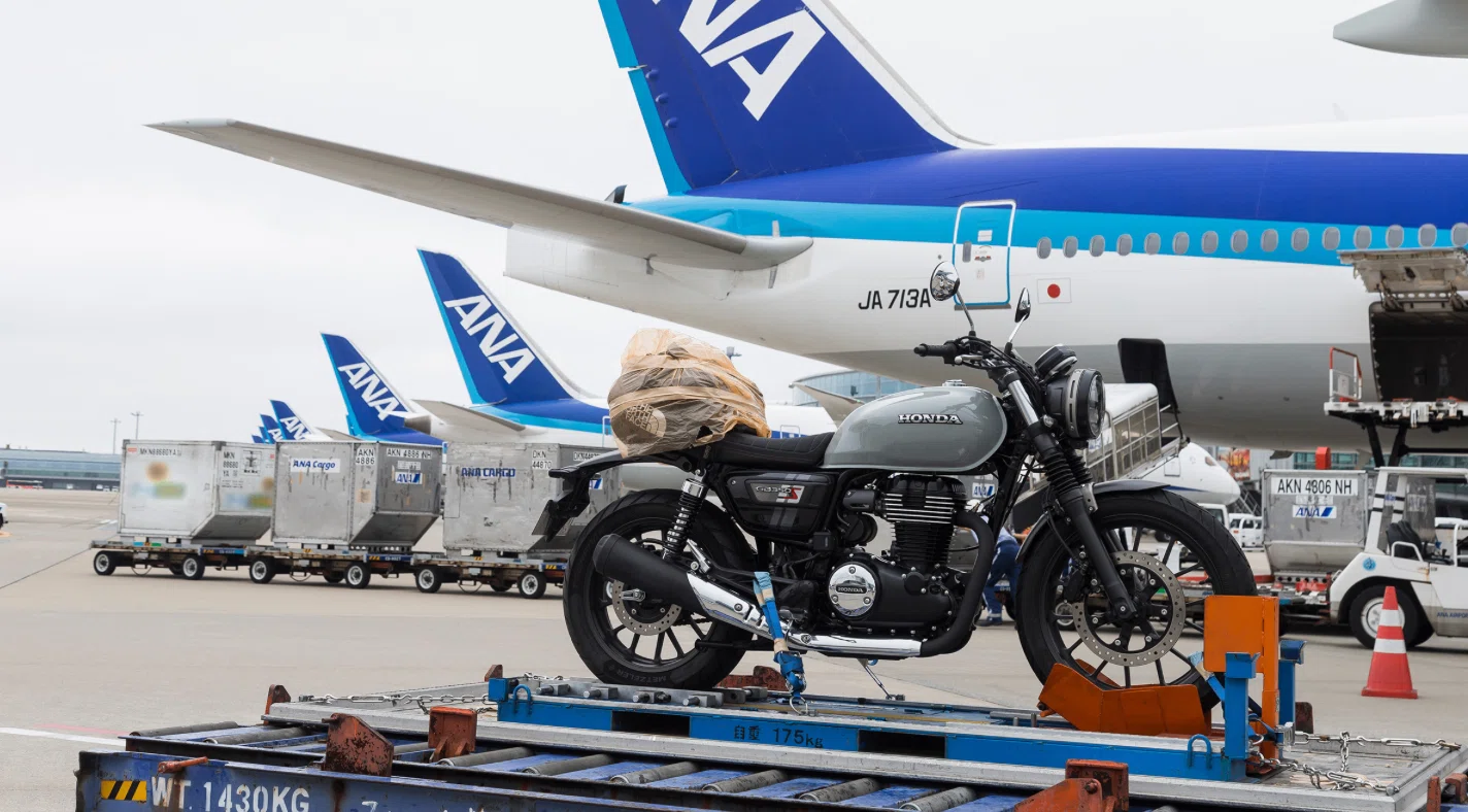 ANA Cargoのバイク輸送“スカイツーリング”の国内路線が拡大中｜JapanPress