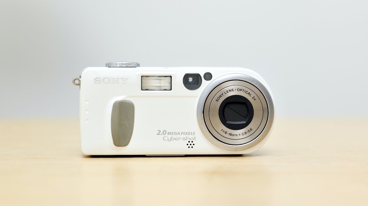 オールドデジカメ】OLD SONY vs NEW SONY 笑いが絶えない新旧 オールドデジカメ】OLD SONY vs NEW SONY 笑いが絶えない新旧