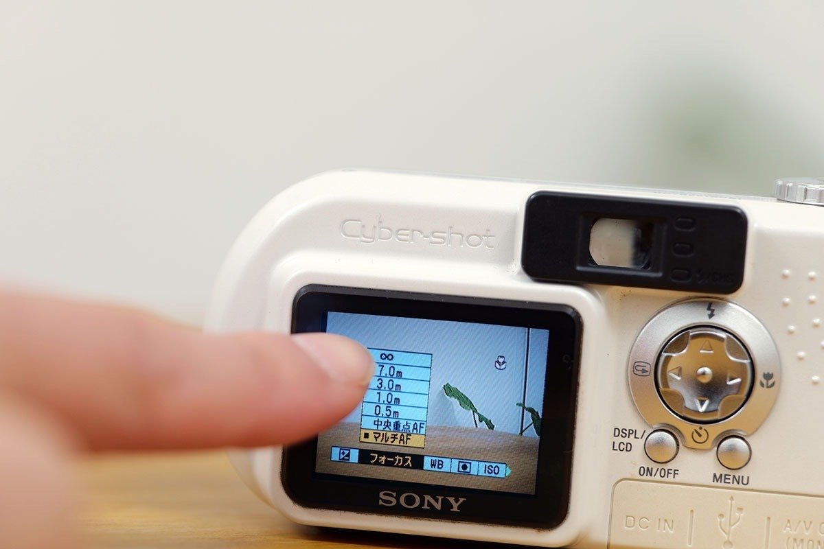 オールドデジカメ】OLD SONY vs NEW SONY 笑いが絶えない新旧 オールドデジカメ】OLD SONY vs NEW SONY 笑いが絶えない新旧