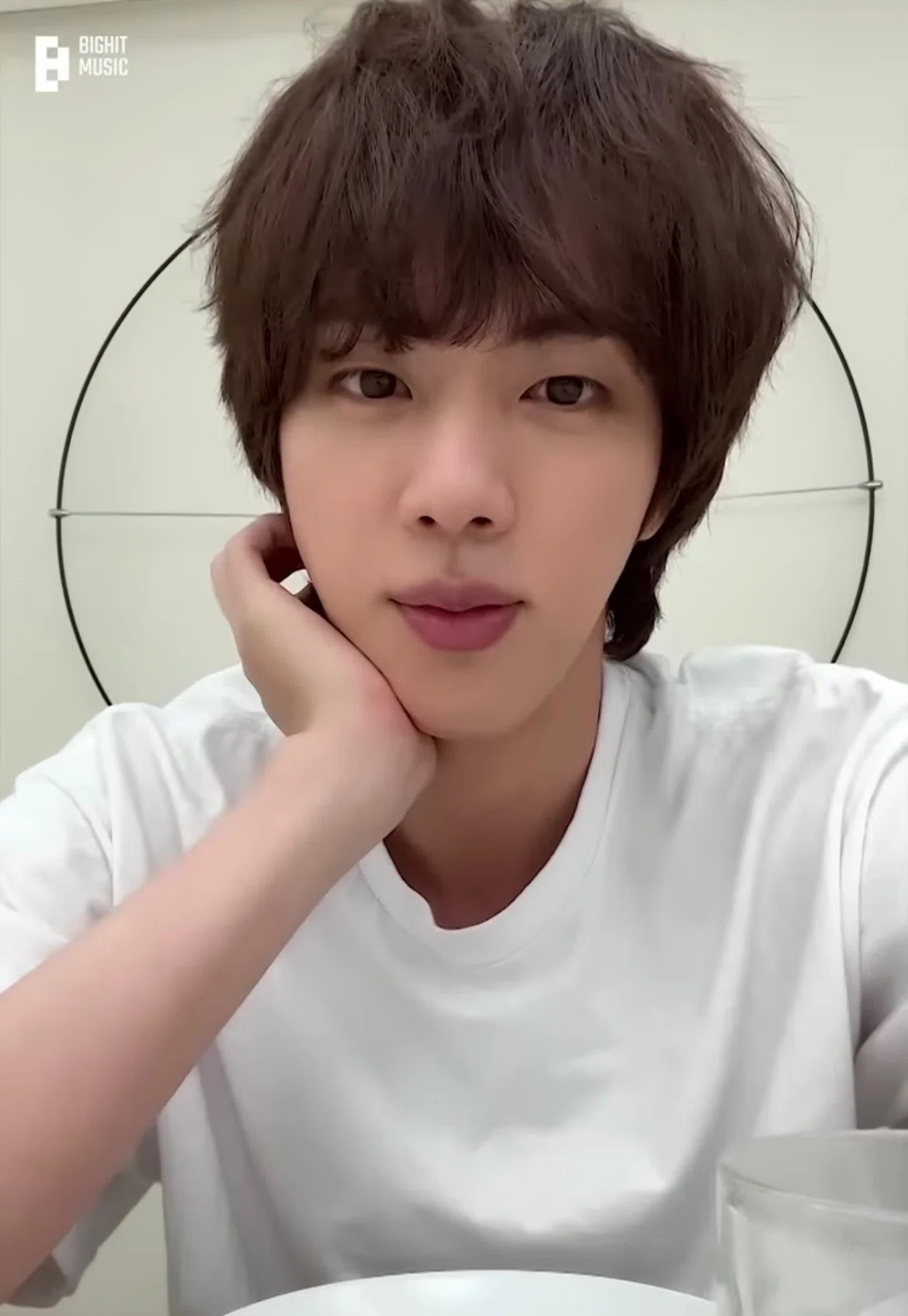 BTS JIN : 黙って静かに帰りを待つ｜mi