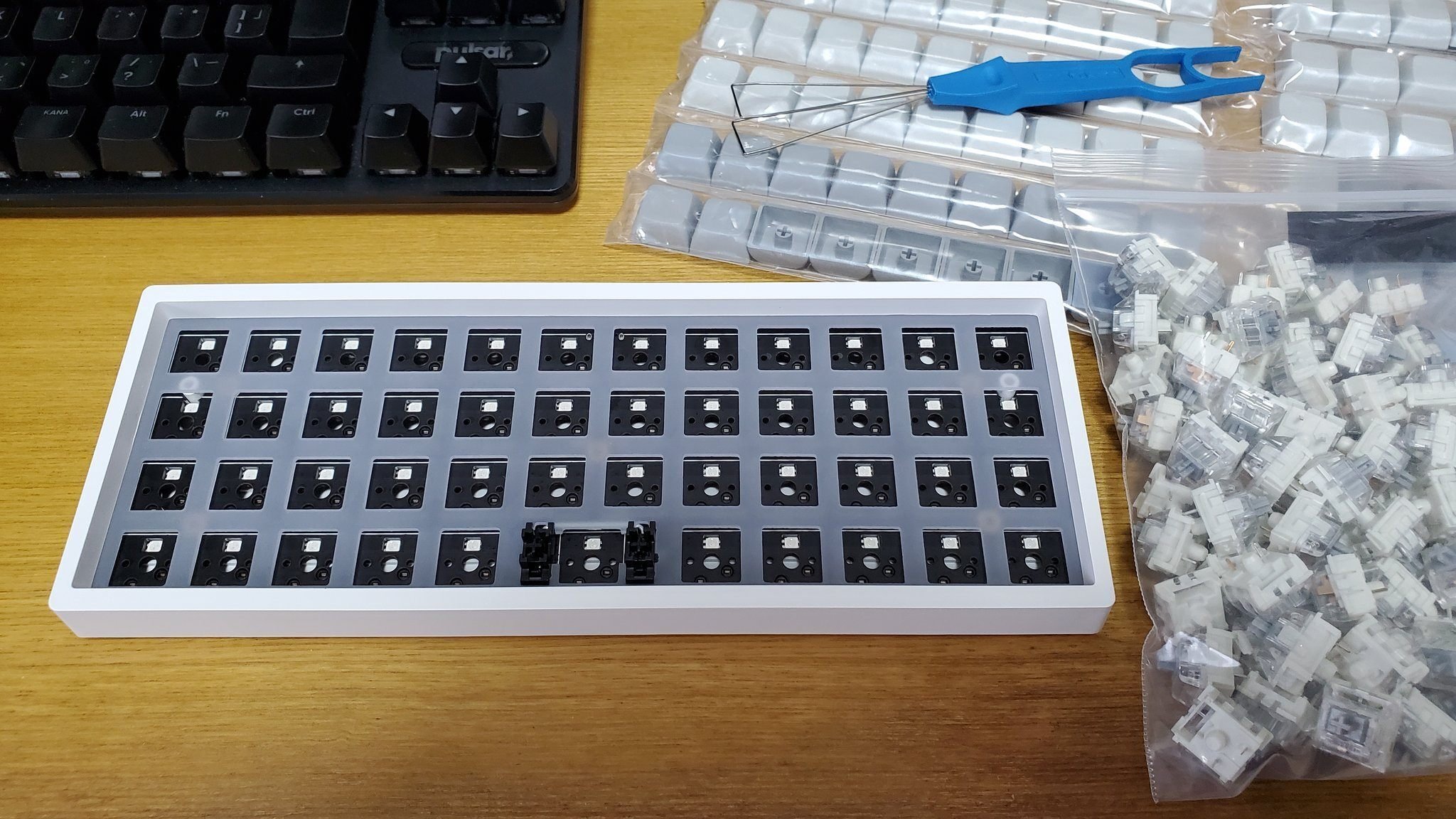 マクロパッドにもなる格子配列キーボード自作キット「SQU4REkb-6