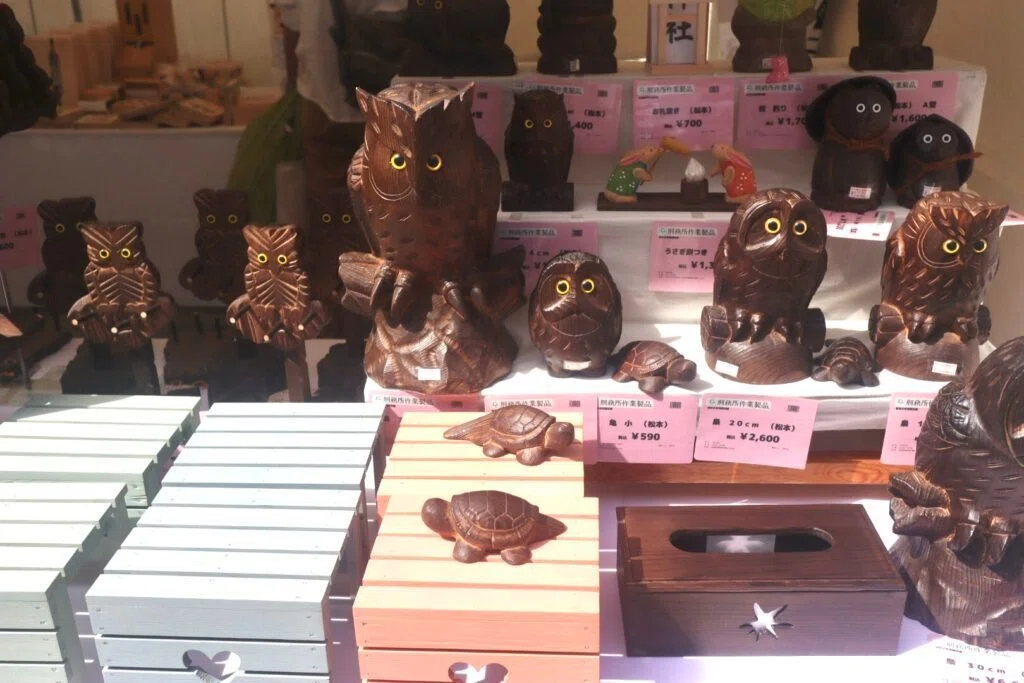 刑務所作業製品のフクロウなどの置物