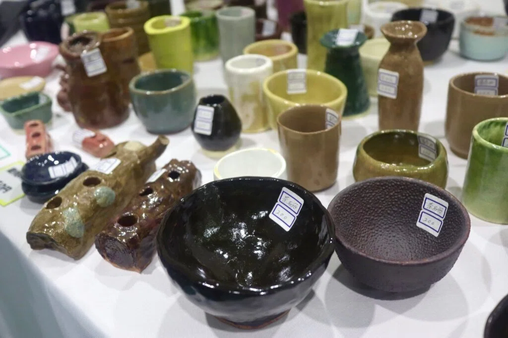 刑務所作業製品の茶碗や湯呑などの食器