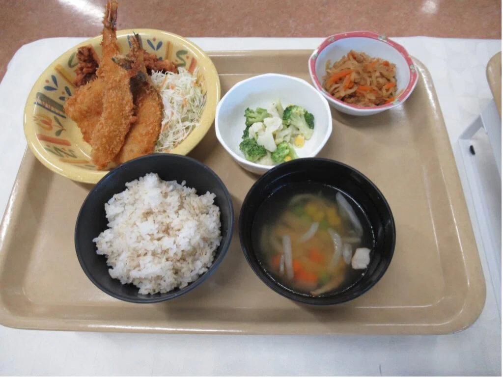 刑務所給食体験で食べられる「ミックスフライ」（800円）