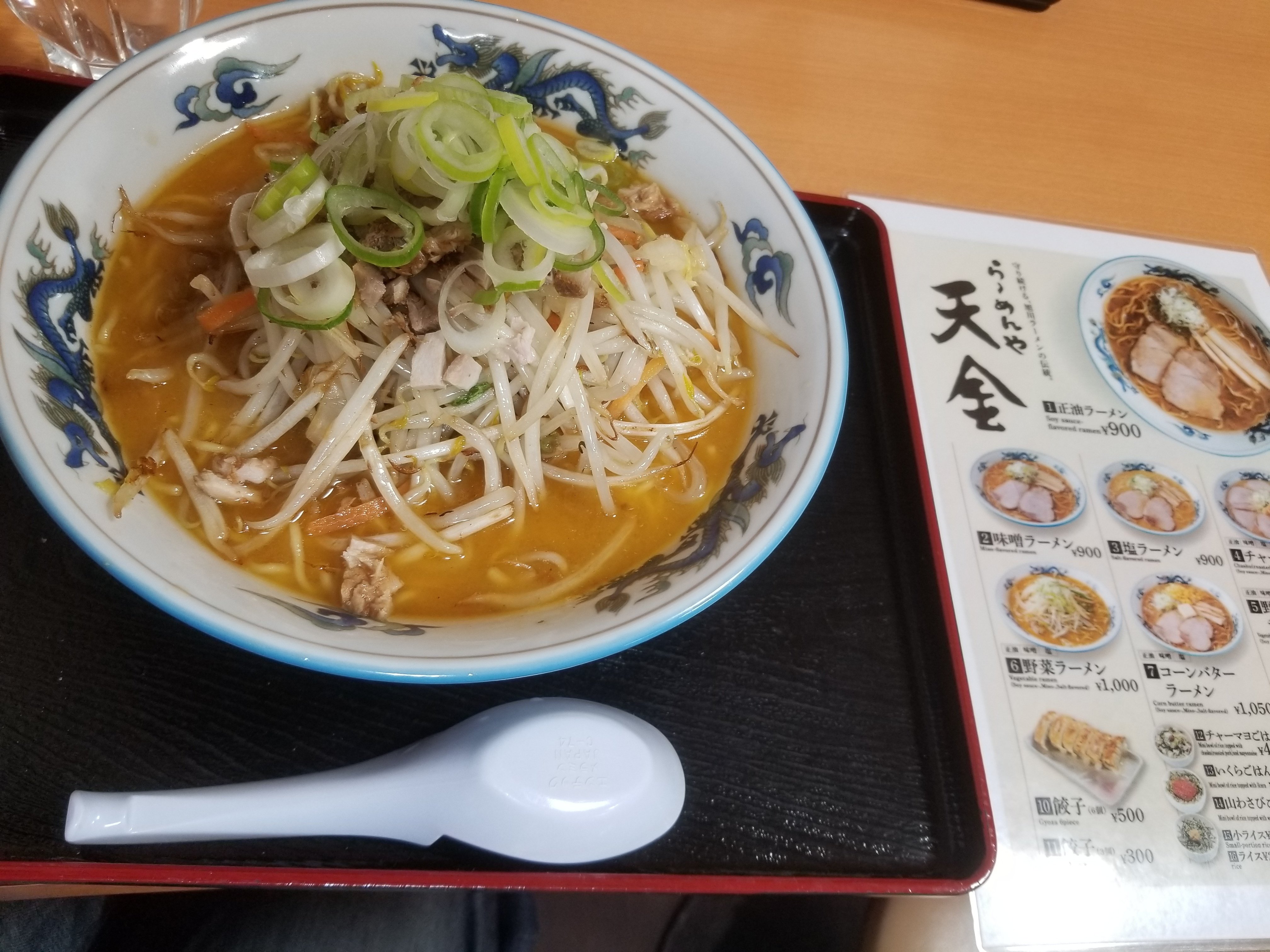 お店に飾られているサイン色紙｜じゅんじゅん