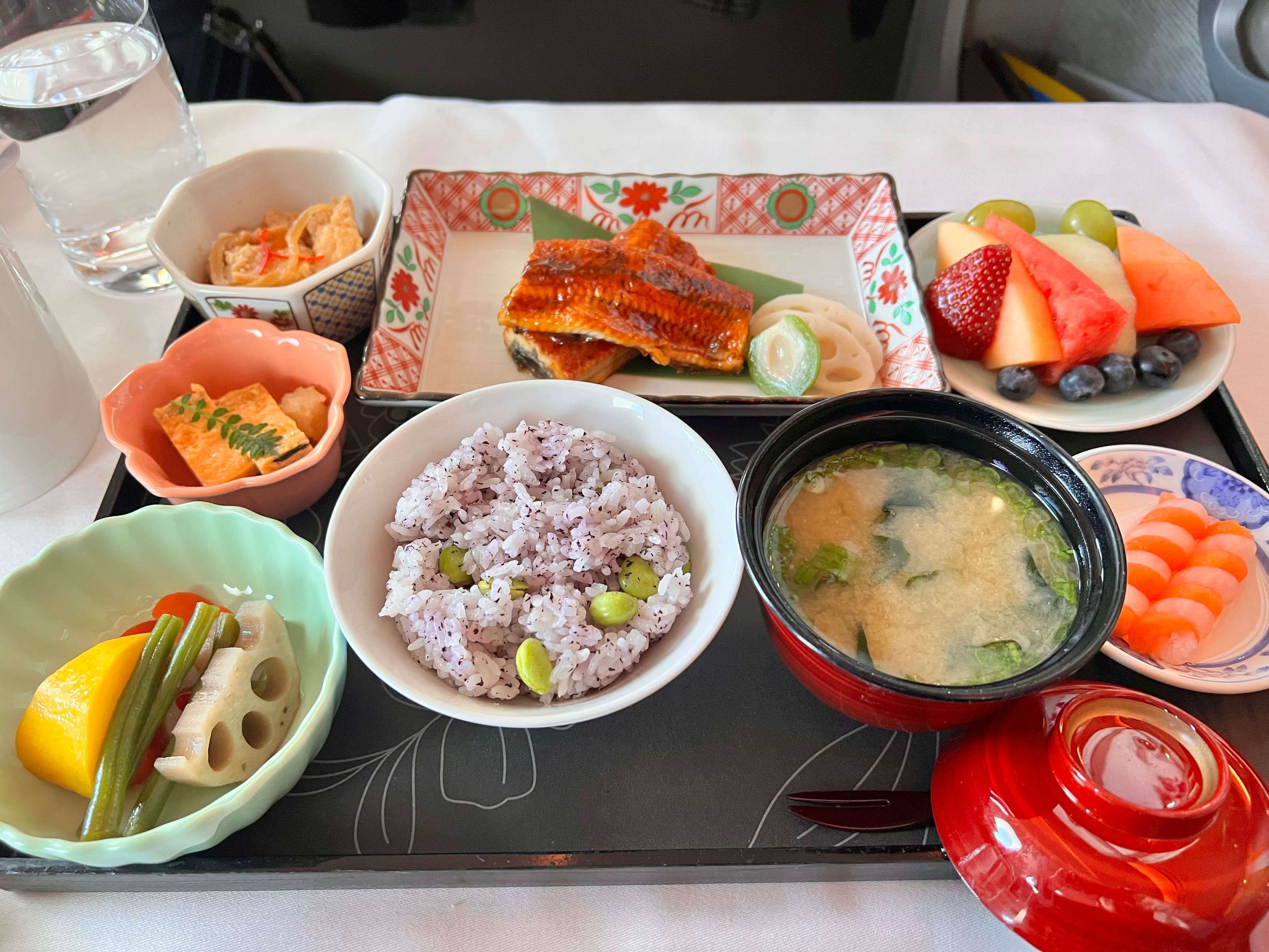 ドバイについて(Emirates ファーストクラスで)|REN ドバイについて(Emirates ファーストクラスで)|REN