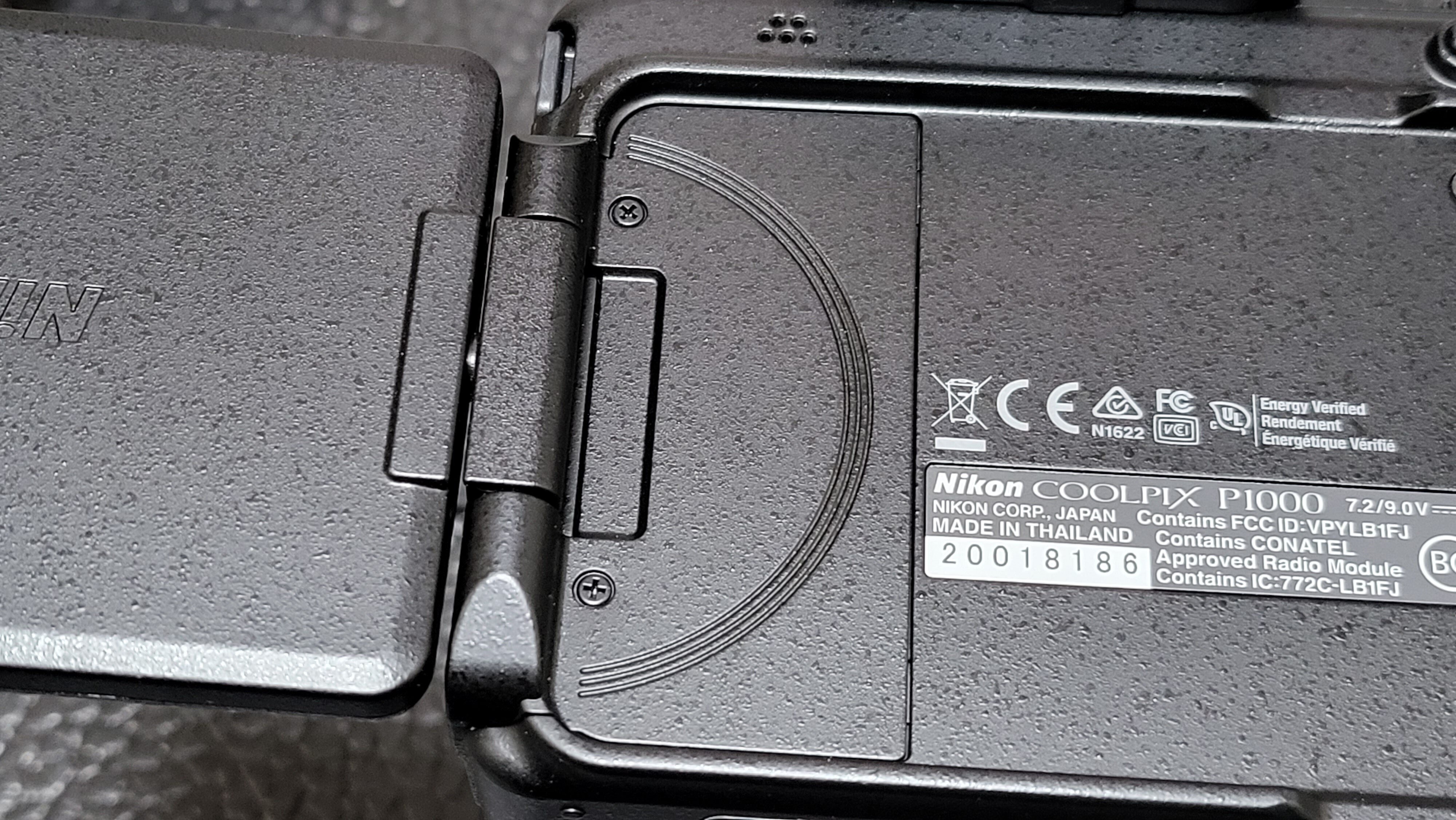 修理】一度もカメラを分解したことがない人間が液晶交換してみた記録