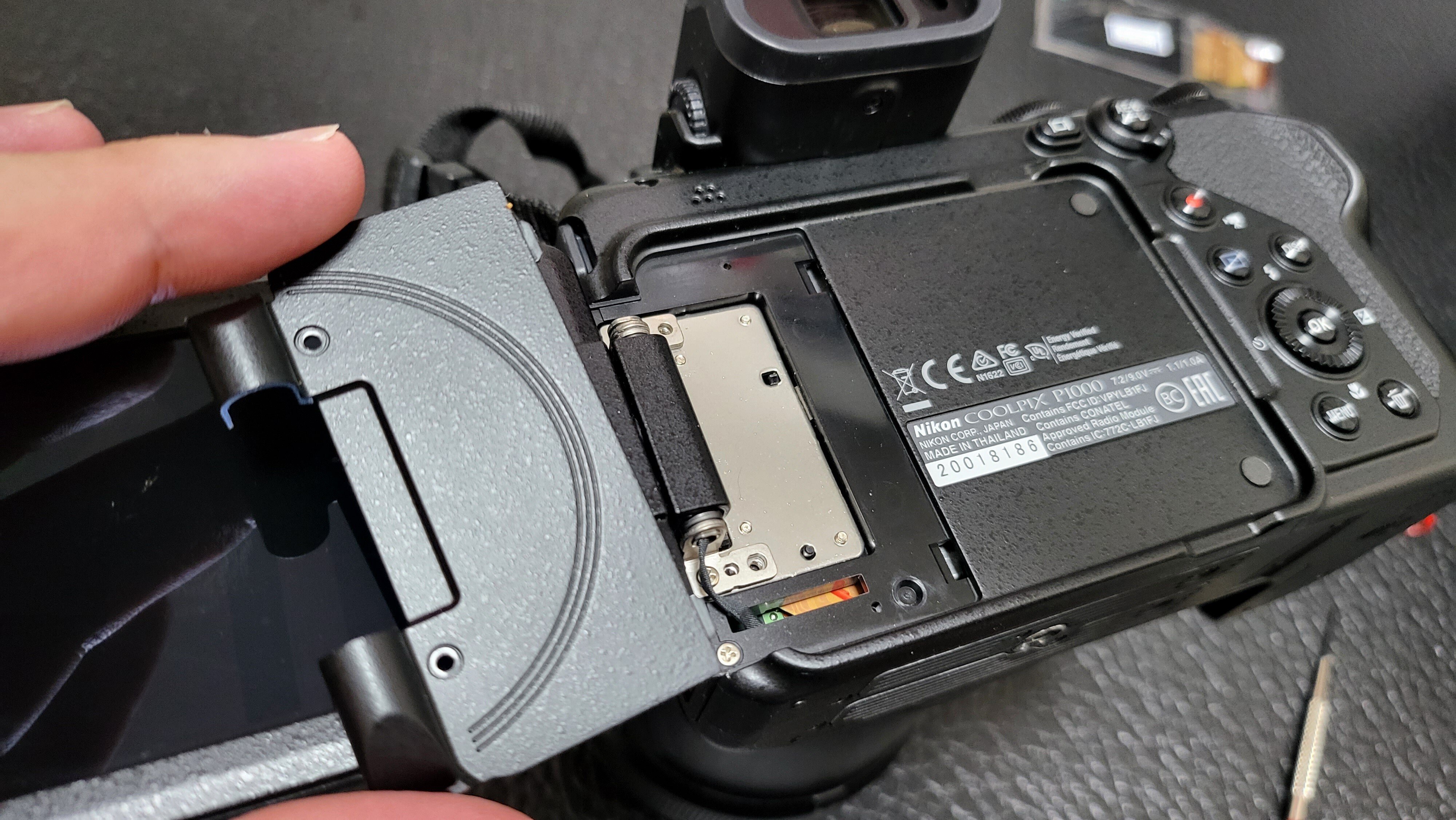 修理】一度もカメラを分解したことがない人間が液晶交換してみた記録