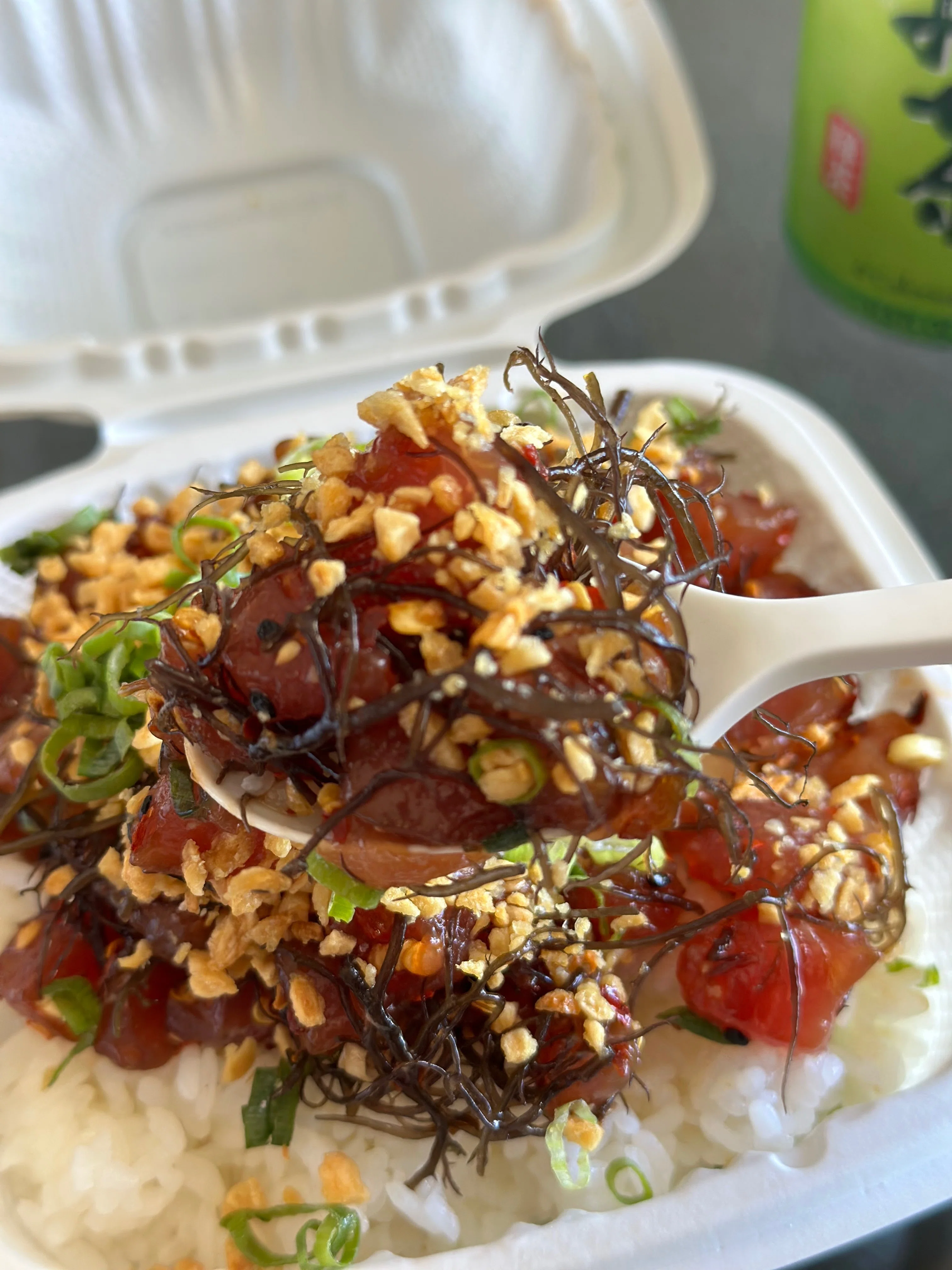Sato Seafood】ホノルル 日本人オーナーのポケ丼専門店｜ウニ王子
