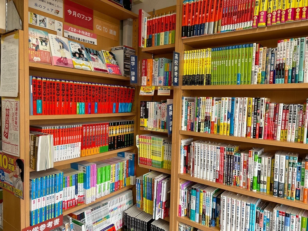 本屋さん サンデー毎日：がんばれ本屋さん／上 「知は街にあり」 角川春樹×齋藤 花瓶・フラワースタンド