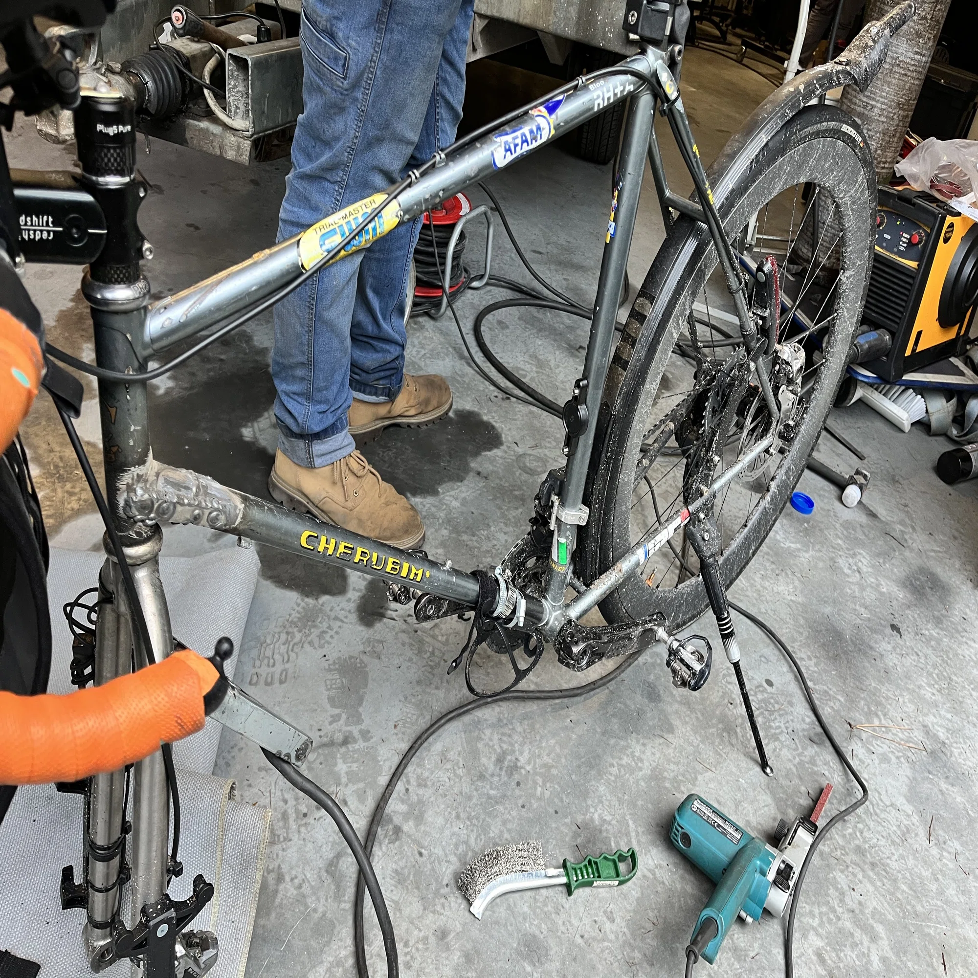 自転車のクロモリフレームは一生ものではないという。｜Cyclist Hide