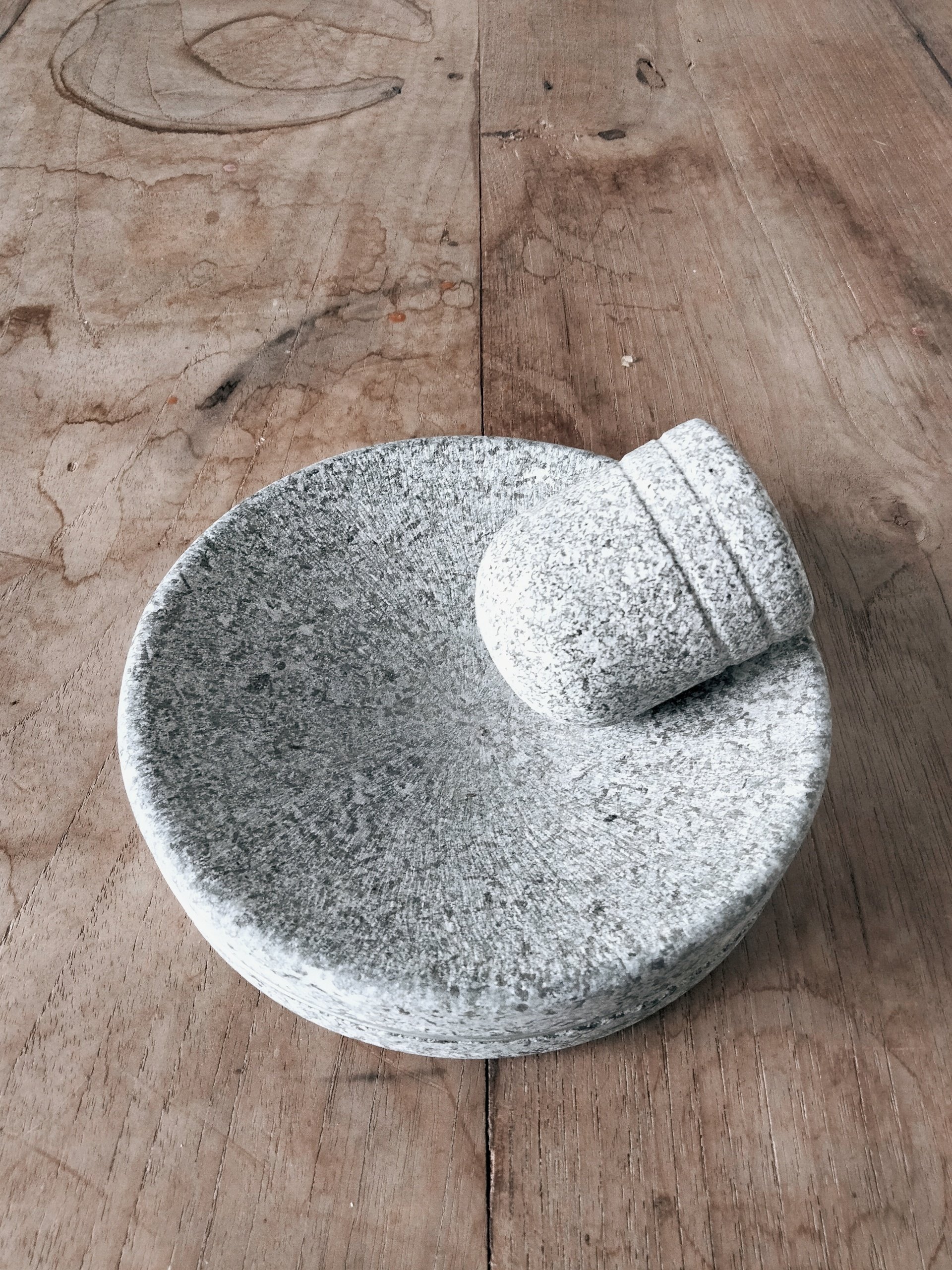 小さな石臼を小さな台所で｜釣妻食堂