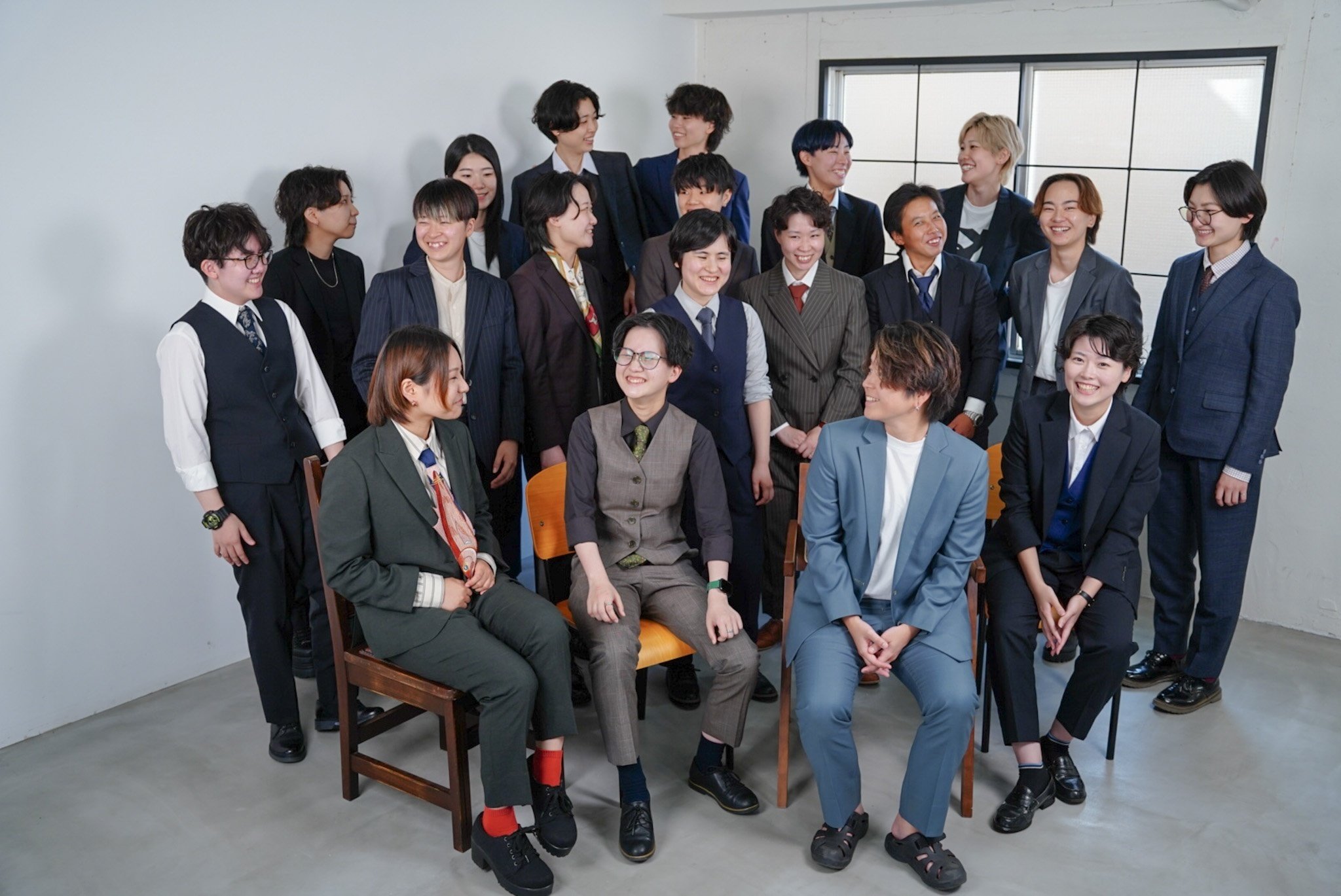 【在庫売り尽くし大セール♪】成人式の和装やスーツ姿をよりゴージャスに♪ ジャパンモード 紫/黒/ゴールド(金色) 本家龍柄 渋い 派手 カッコイイ