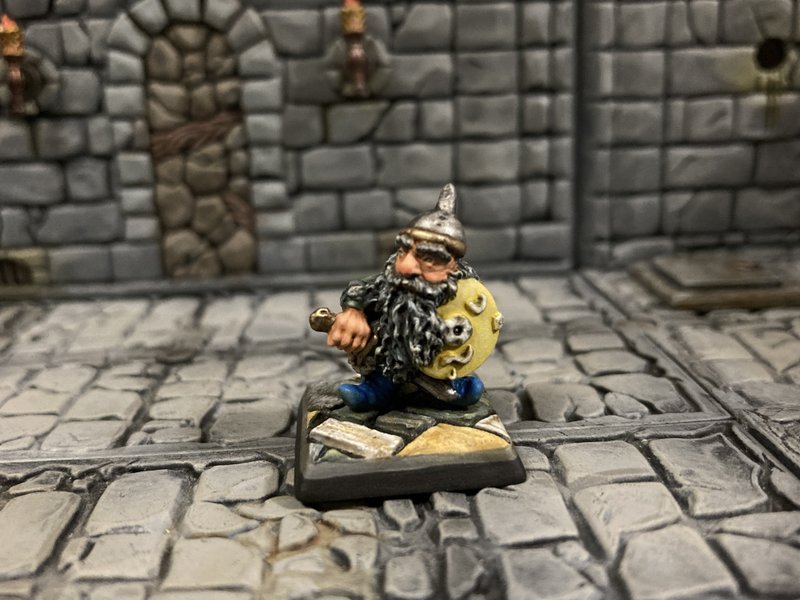 Citadel Miniaturesの「BC1 Adventurers Starter Set」より、Indomitable Gnome Fighterを塗りました。