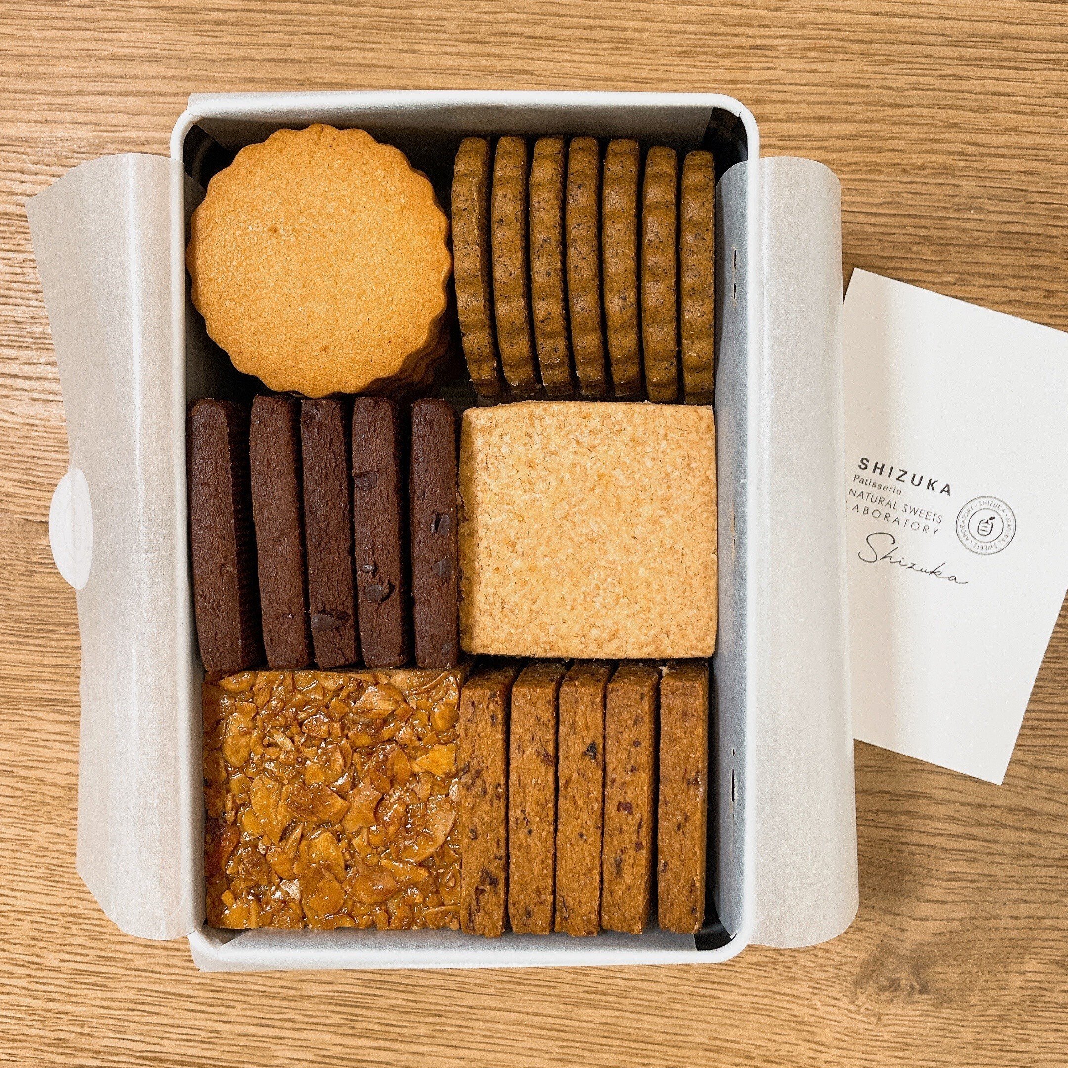 シヅカ洋菓子店・自然菓子研究所のクッキー缶|ショコラ シヅカ洋菓子店・自然菓子研究所のクッキー缶|ショコラ