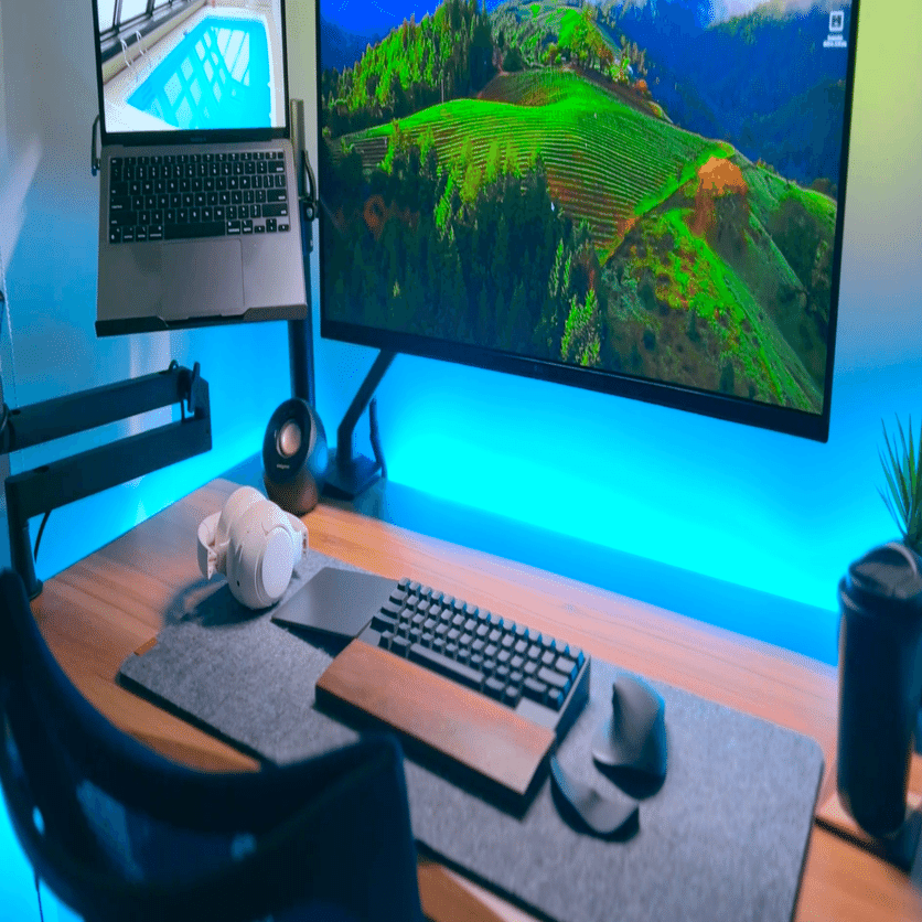 デスクツアー】10〜30代もしくは40〜60代エンジニアのデスク紹介