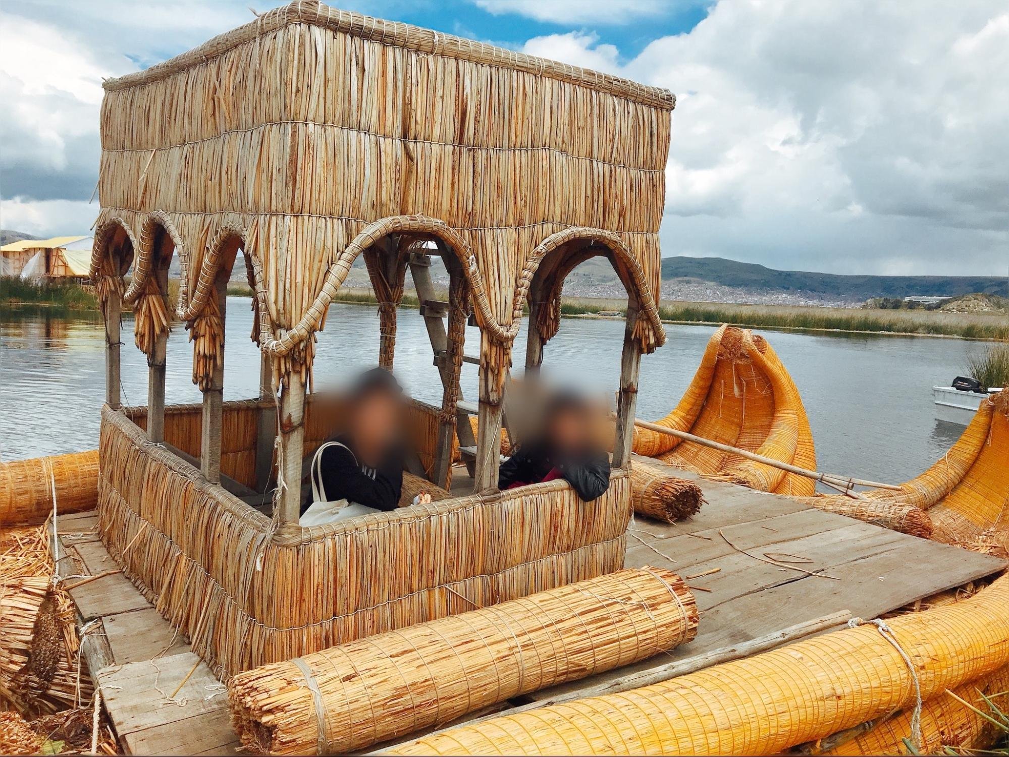 ペルーからボリビア】チチカカ湖周辺の島々を巡る旅、天空に浮かぶ神秘