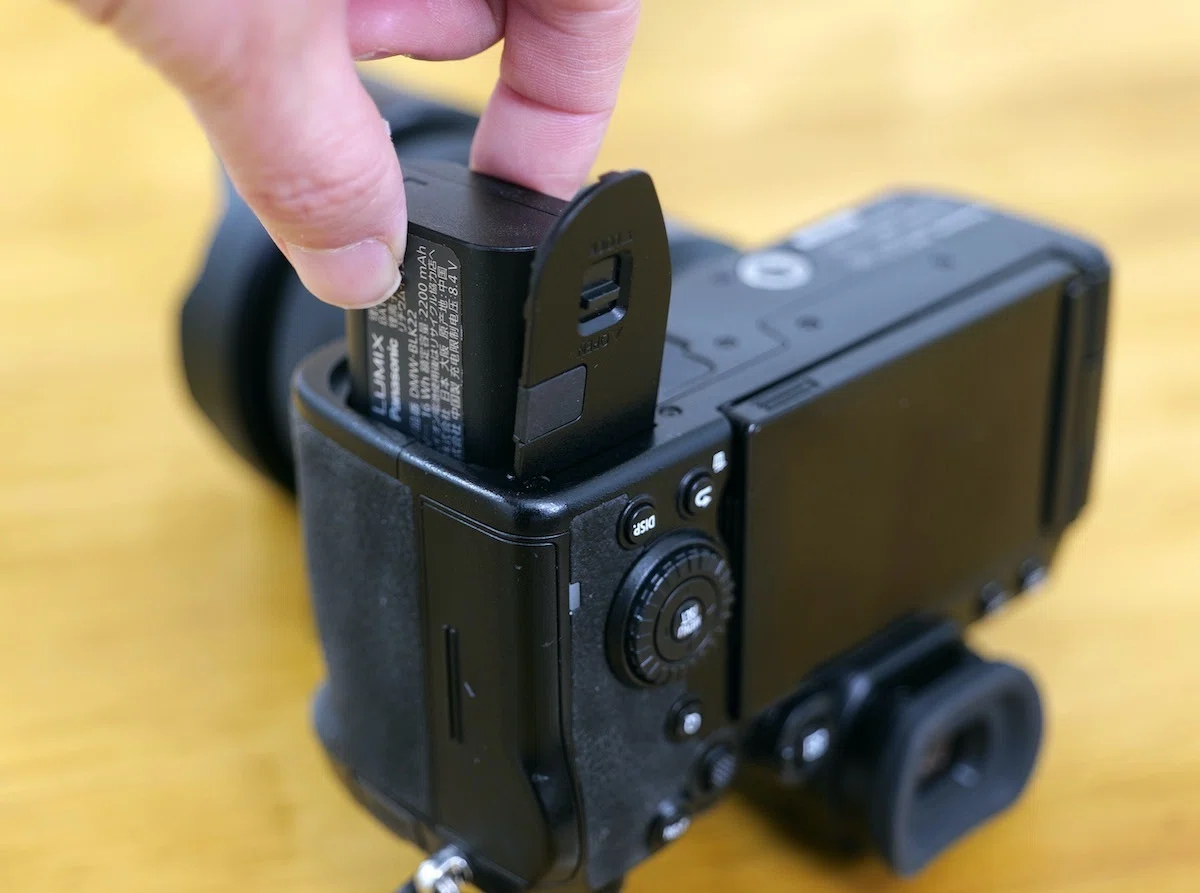 LUMIX 等しく G9 ボディ+バッテリーグリップ+予備バッテリー