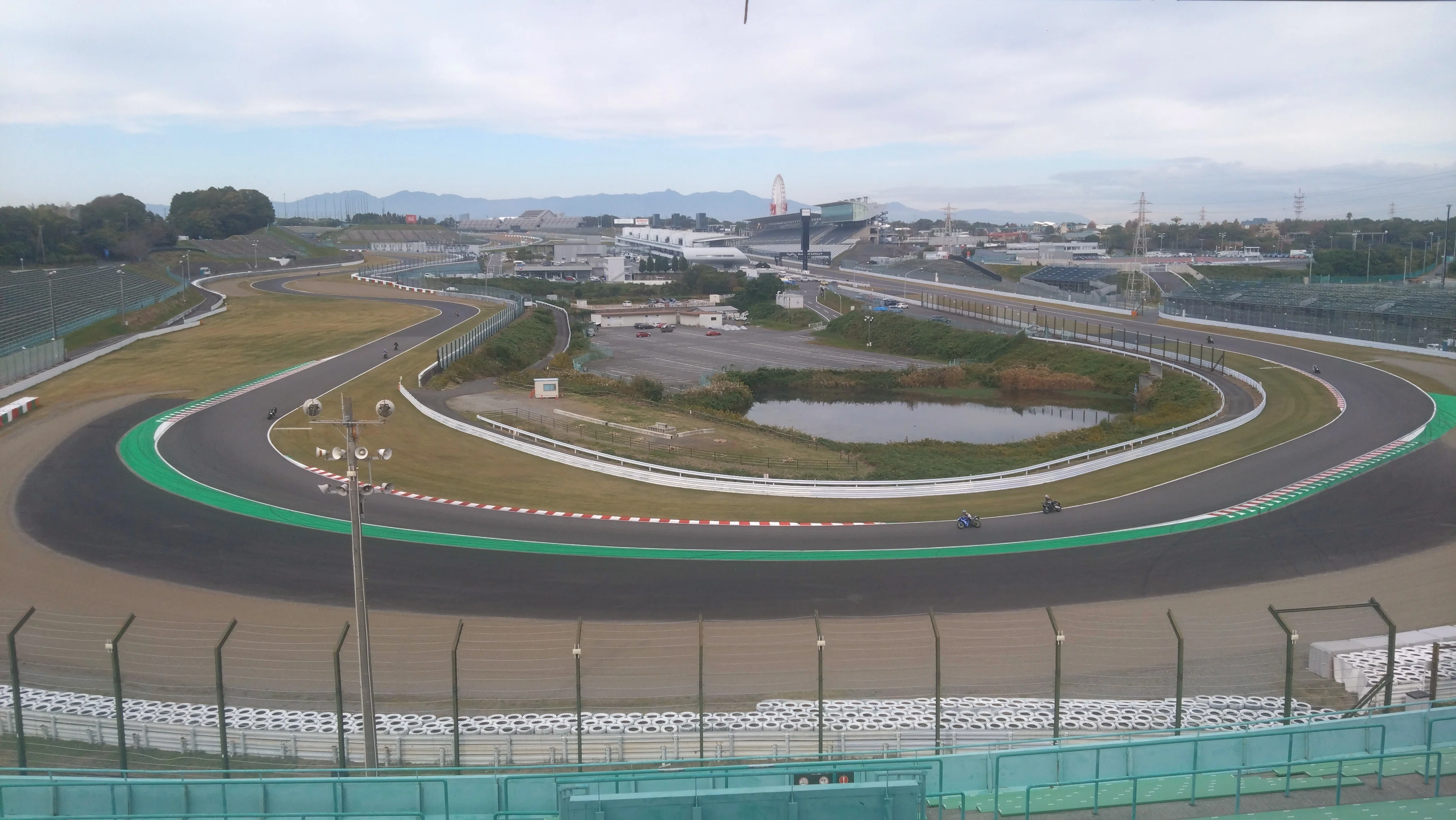 初めて鈴鹿サーキット国際レーシングコース観客席を(ほぼ)全部歩いて 
