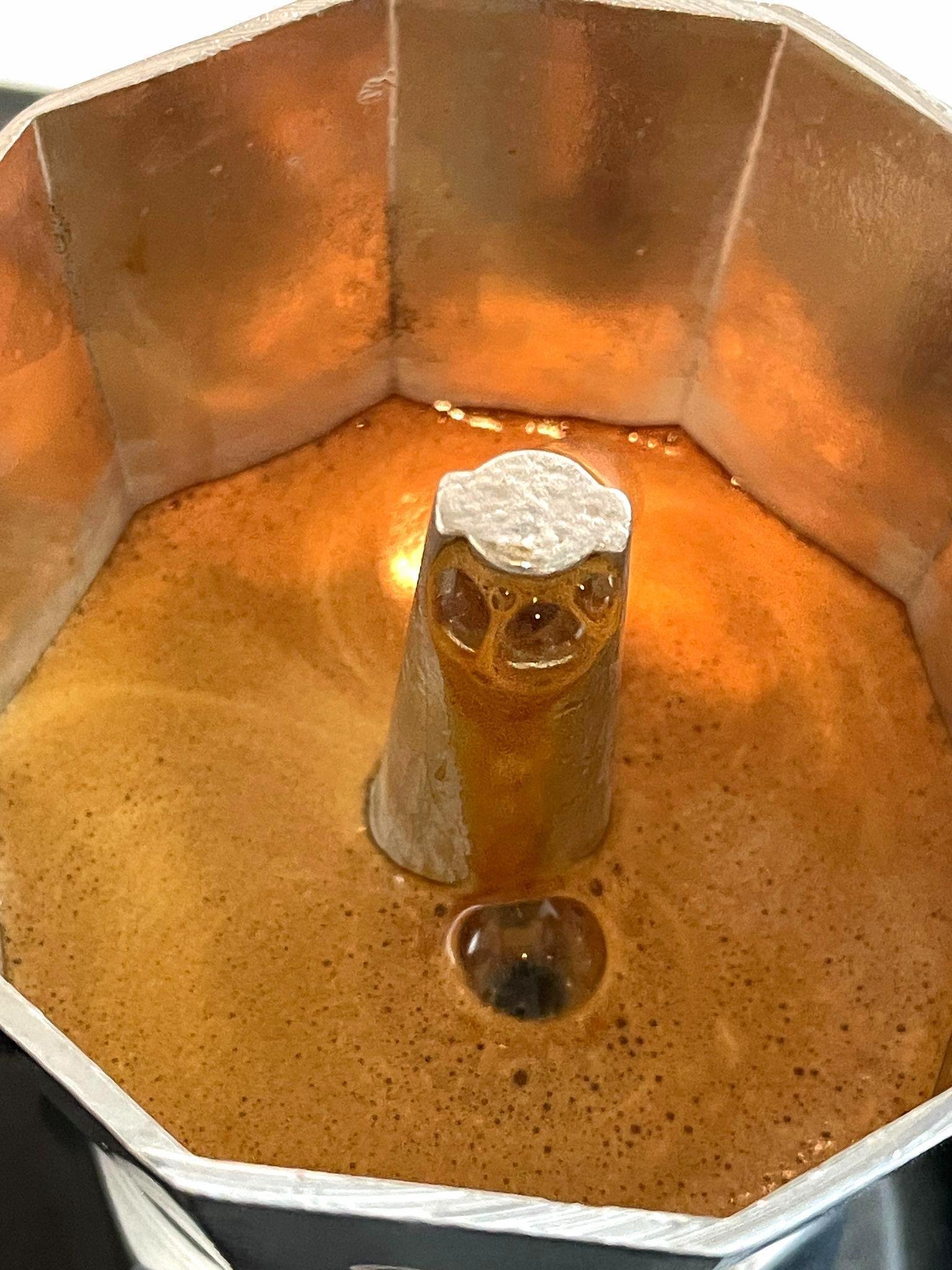 レシピ】キャンプとコーヒーの最高の相性！美味しいカフェラテを淹れる