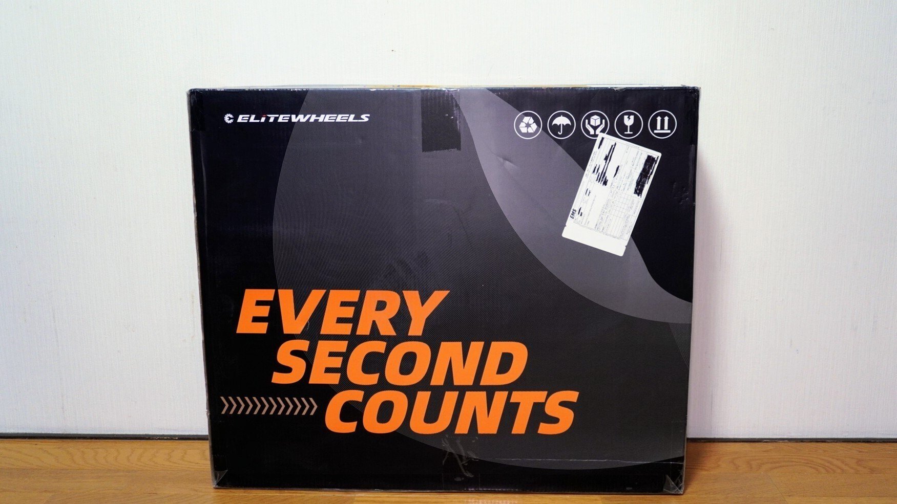 開封・レビュー】Elitewheels新作 Velo Six Discを見てみよう 開封・レビュー】Elitewheels新作 Velo Six Discを見てみよう