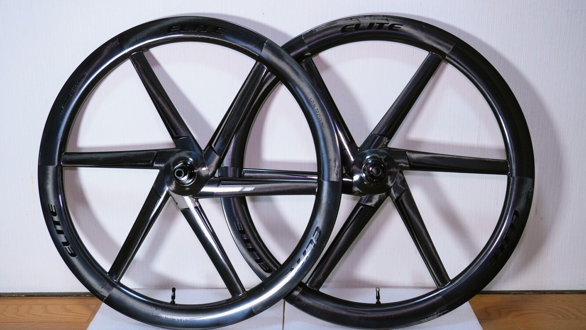 開封・レビュー】Elitewheels新作 Velo Six Discを見てみよう 開封・レビュー】Elitewheels新作 Velo Six Discを見てみよう