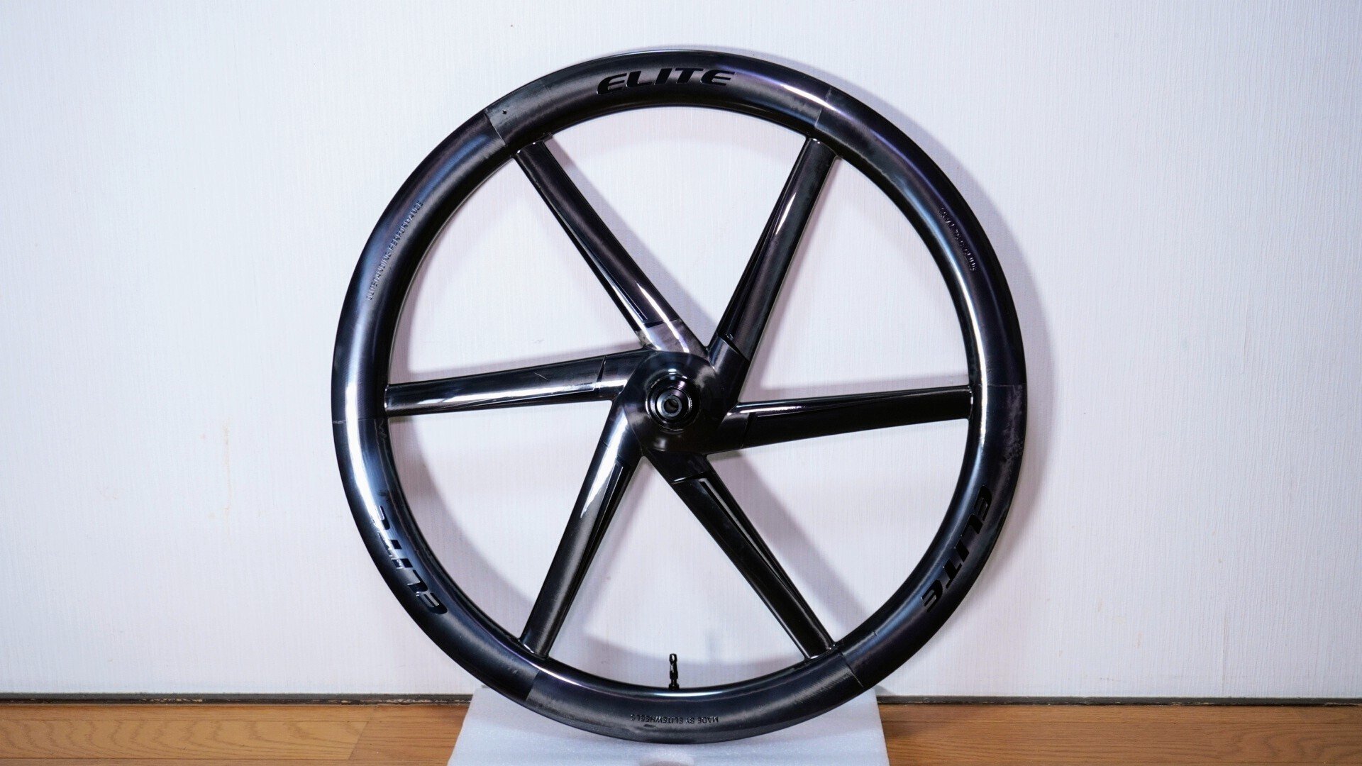 開封・レビュー】Elitewheels新作 Velo Six Discを見てみよう 開封・レビュー】Elitewheels新作 Velo Six Discを見てみよう