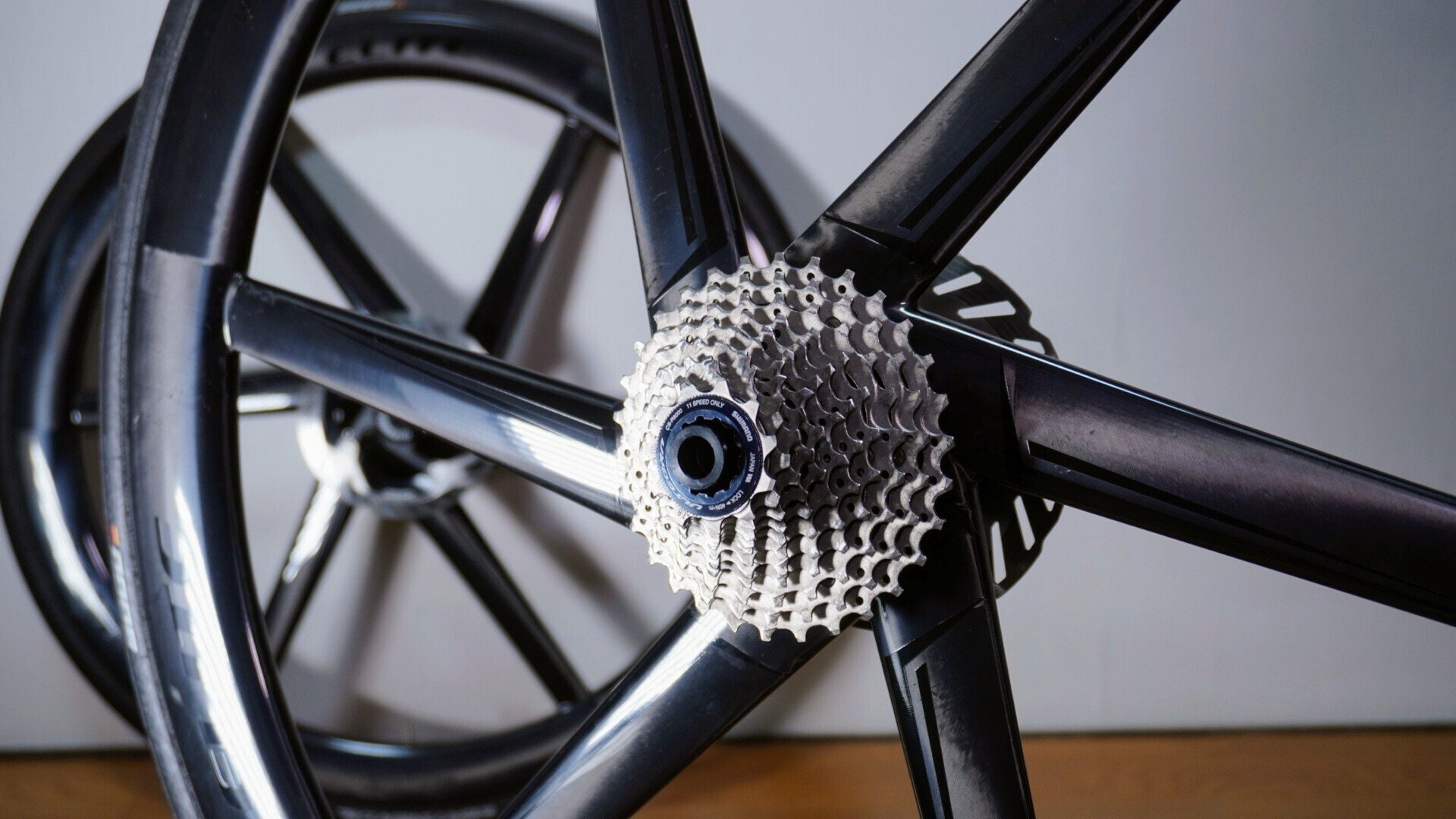 開封・レビュー】Elitewheels新作 Velo Six Discを見てみよう 開封・レビュー】Elitewheels新作 Velo Six Discを見てみよう