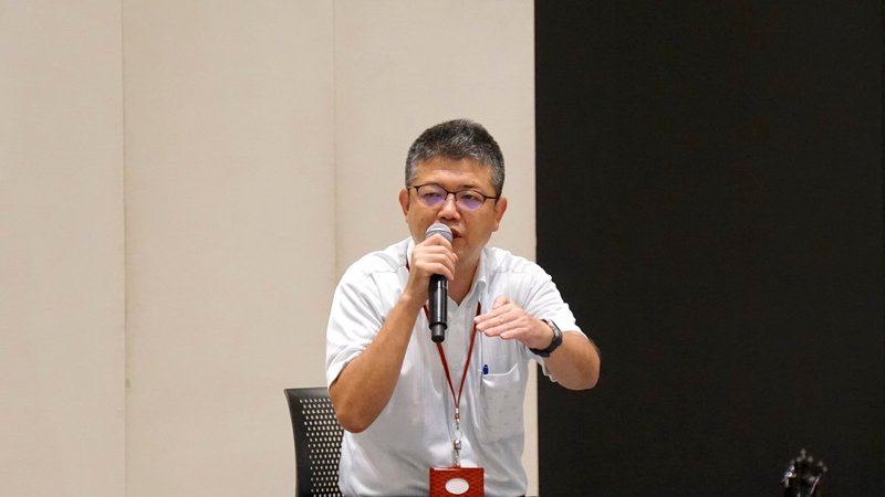 九州矯正展のトークショーで話す福岡矯正管区の福田雅峰課長