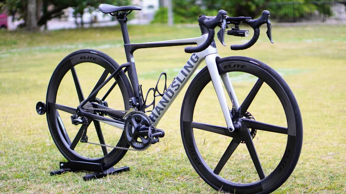 開封・レビュー】Elitewheels新作 Velo Six Discを見てみよう｜コンポ