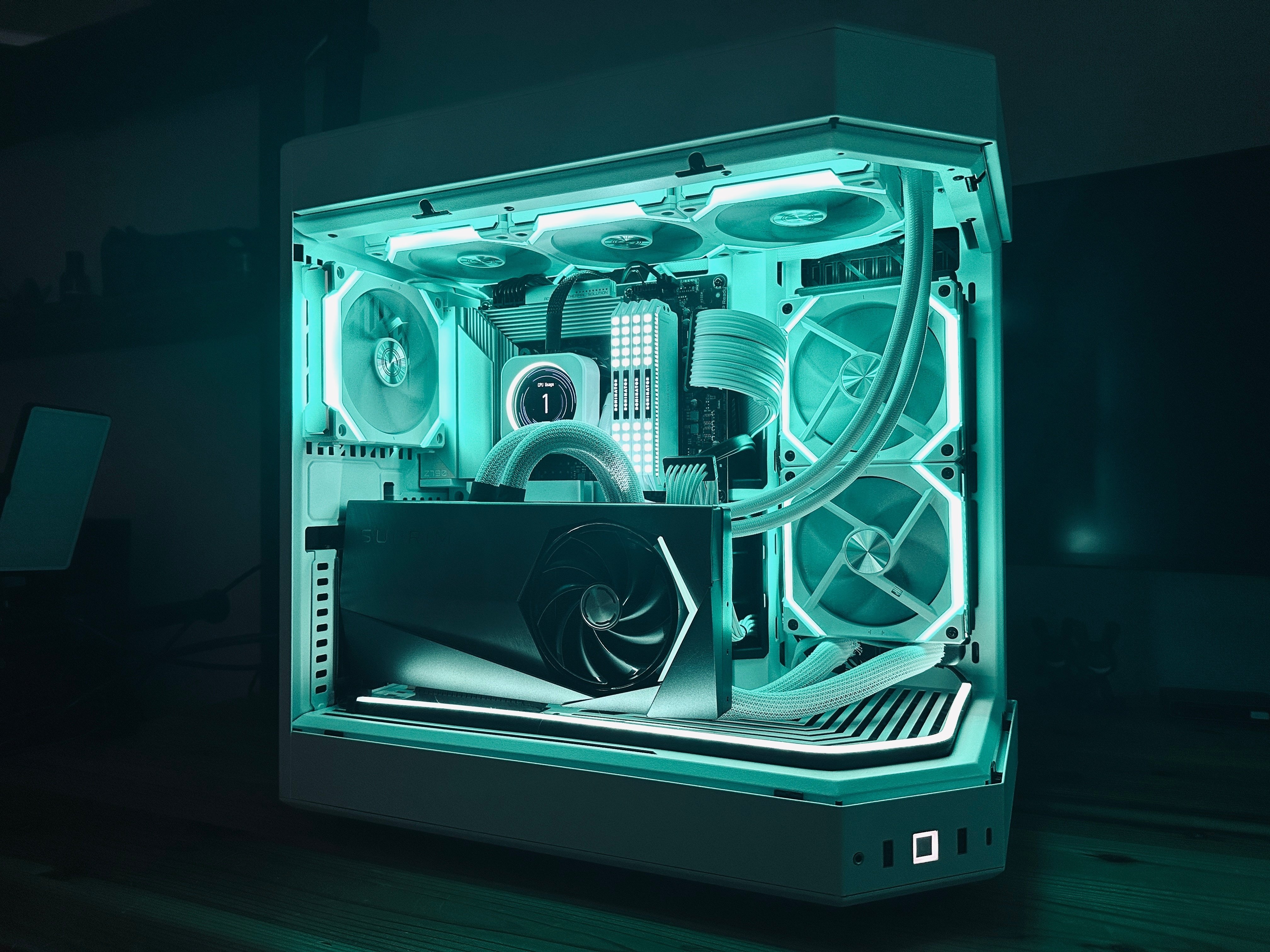 Hyte y60で白い自作PC|Dan Hyte y60で白い自作PC|Dan