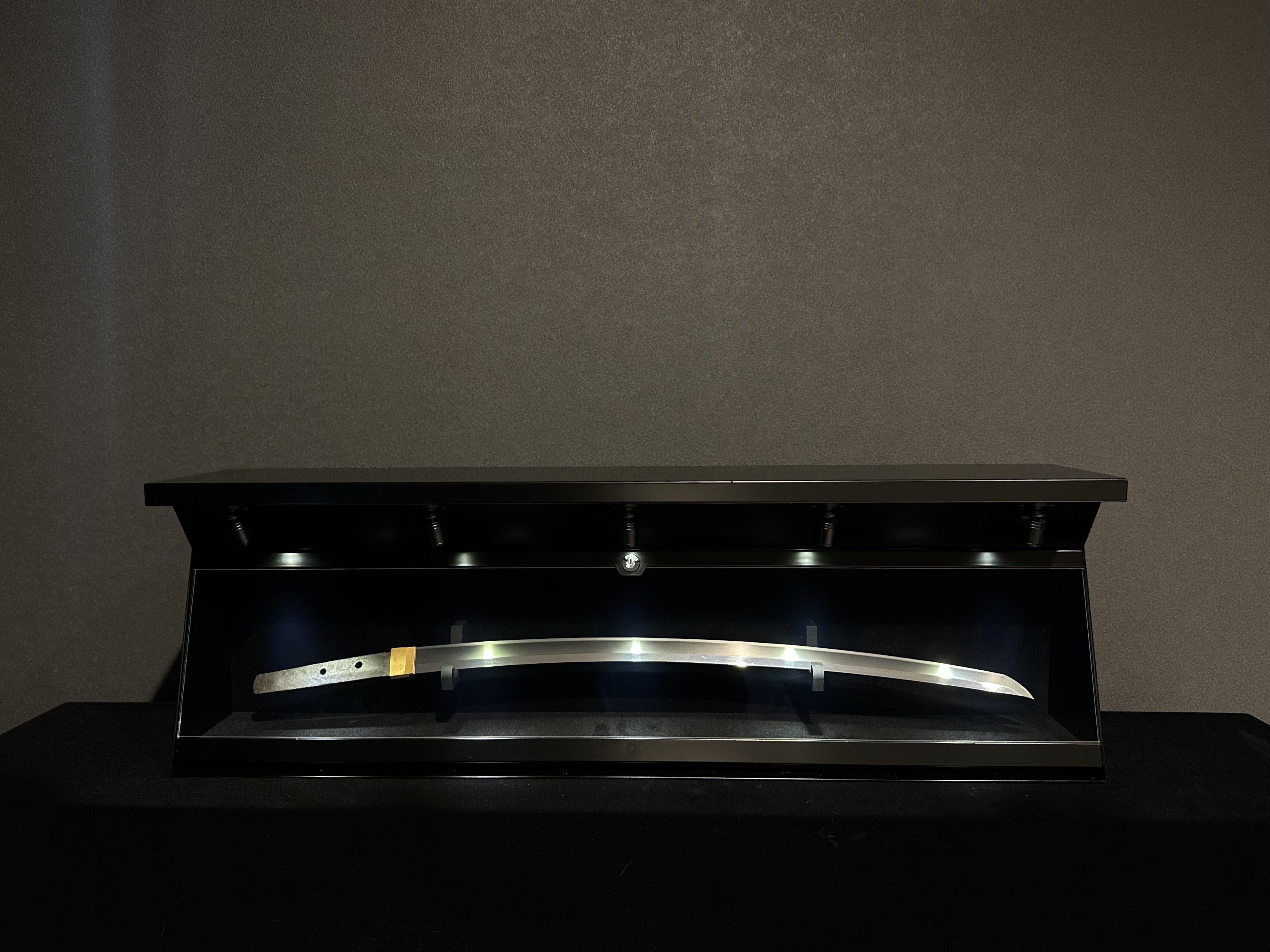 刀箱師の刀展示ケースが見れるお店｜刀箱師の日本刀ブログ 中村圭佑