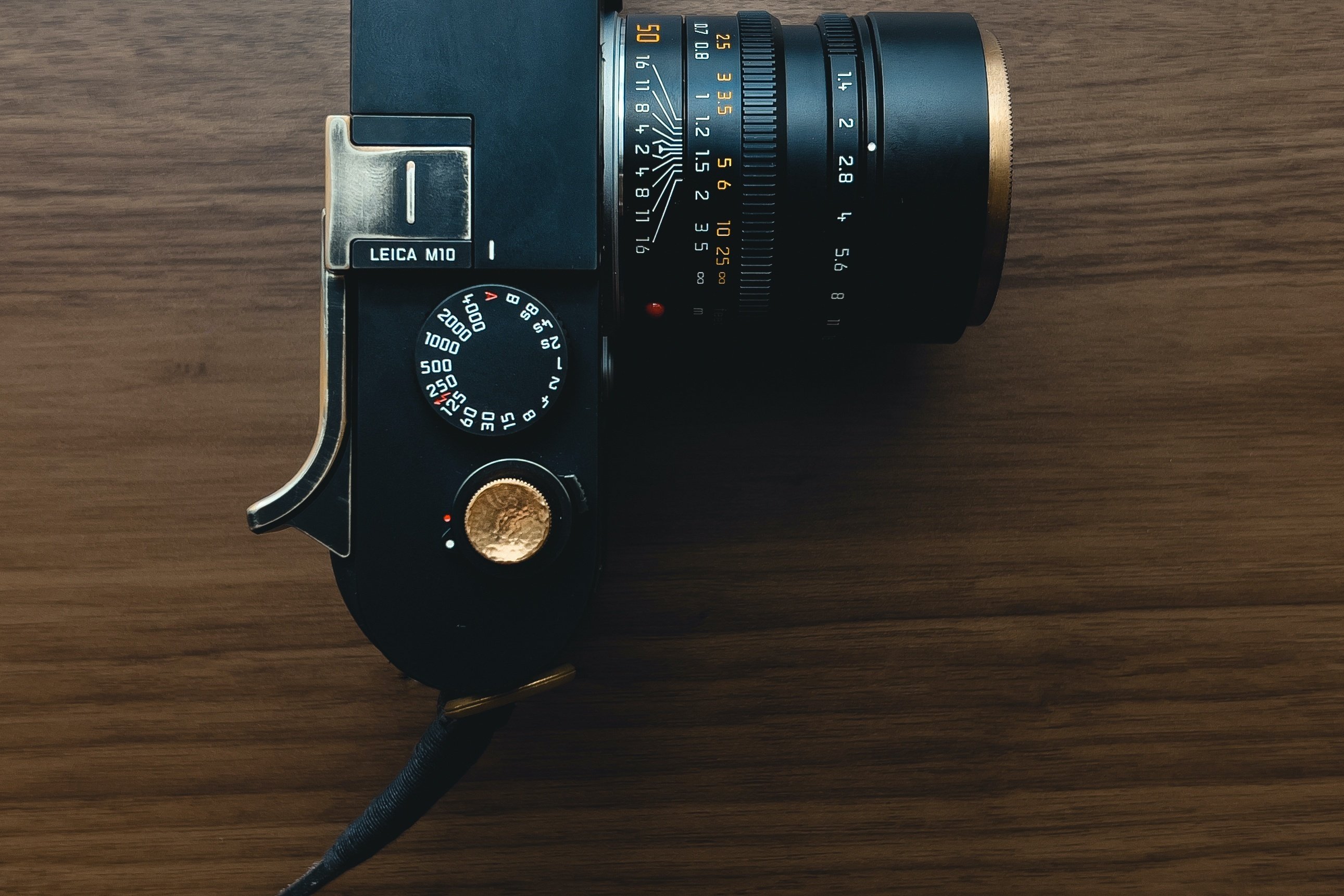 Leica m10 シルバー　サムレストなし ライカにサムレストは必要か｜HJM