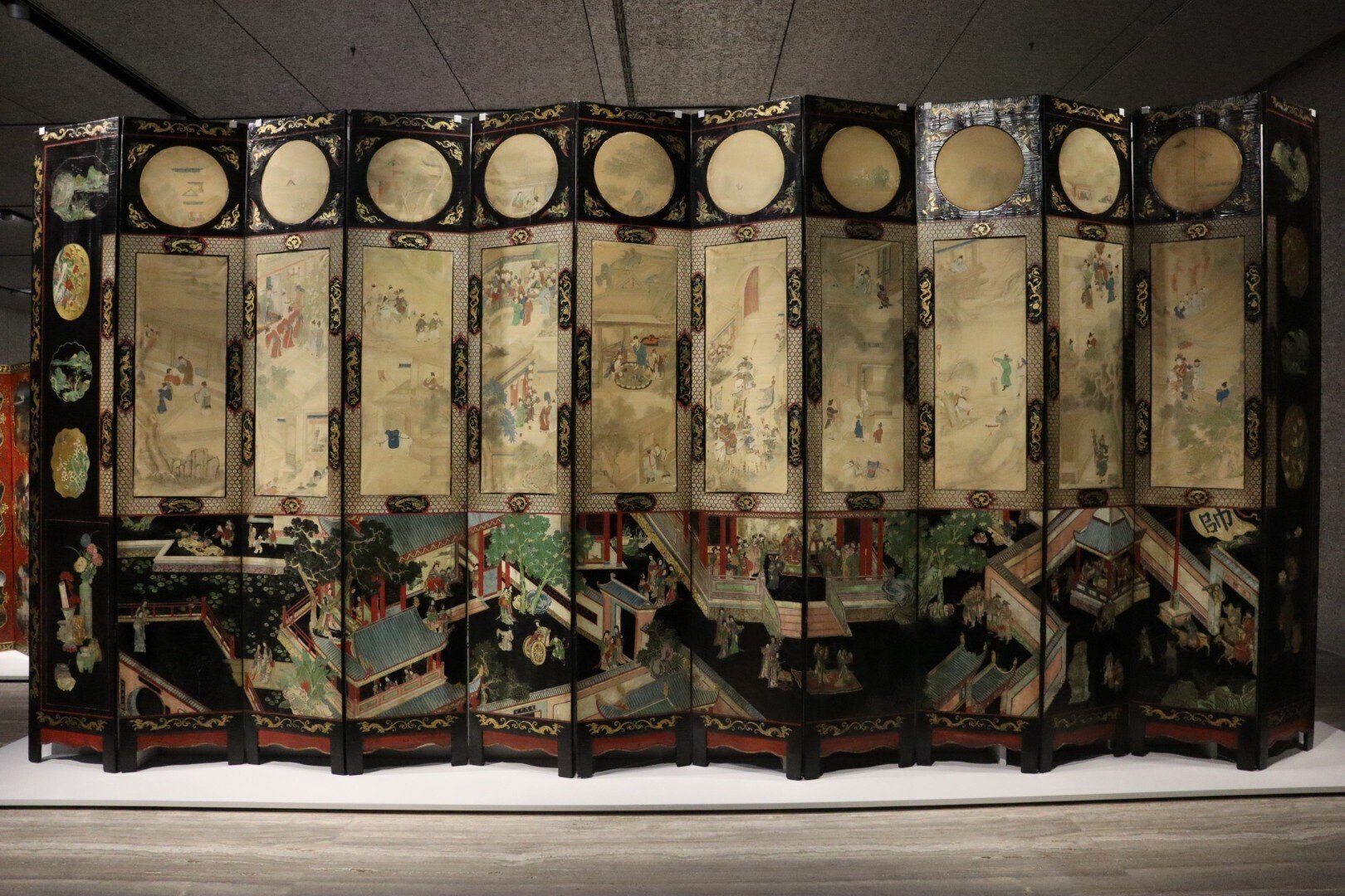 Prada財団にて屏風の展示会「Paraventi」を鑑賞｜シマ子