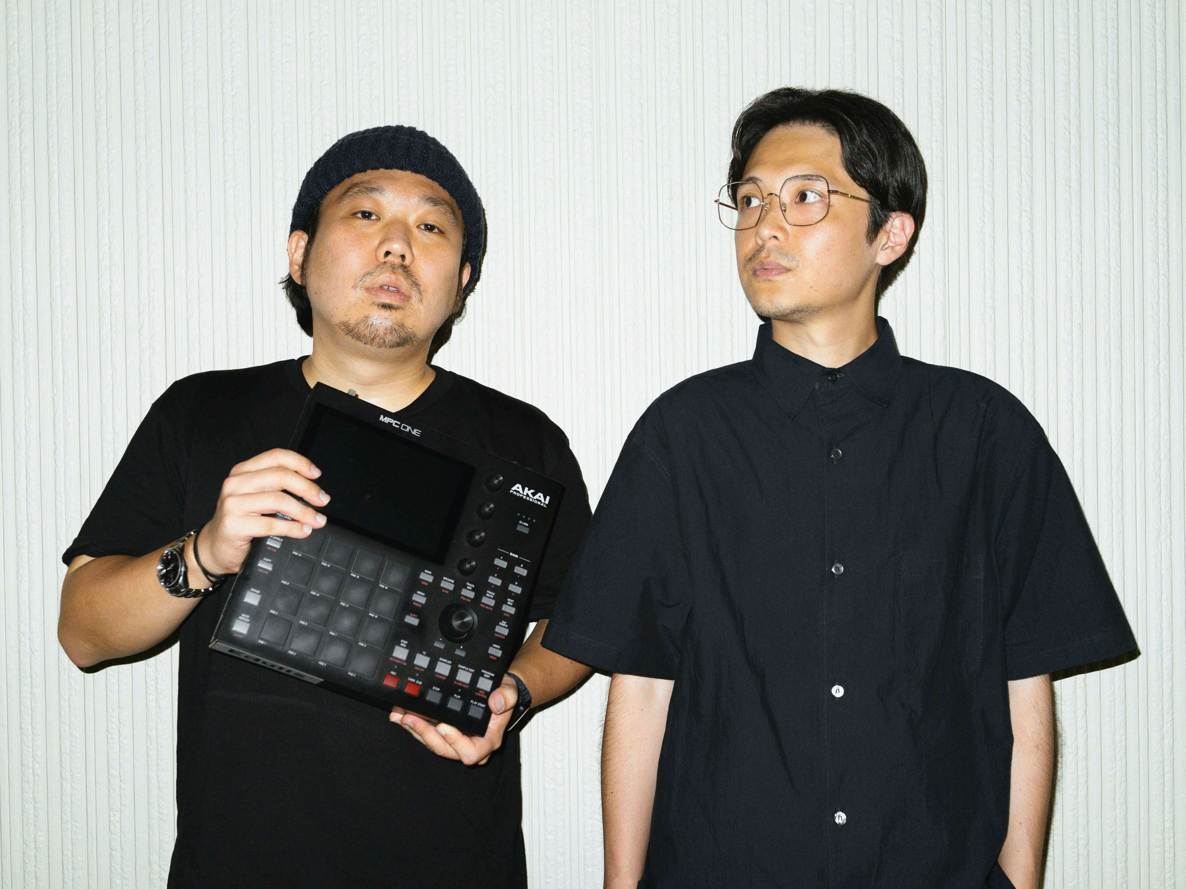 Salak Drops『Liquid Bound』 深夜の都市のビルの地下から鳴り響く