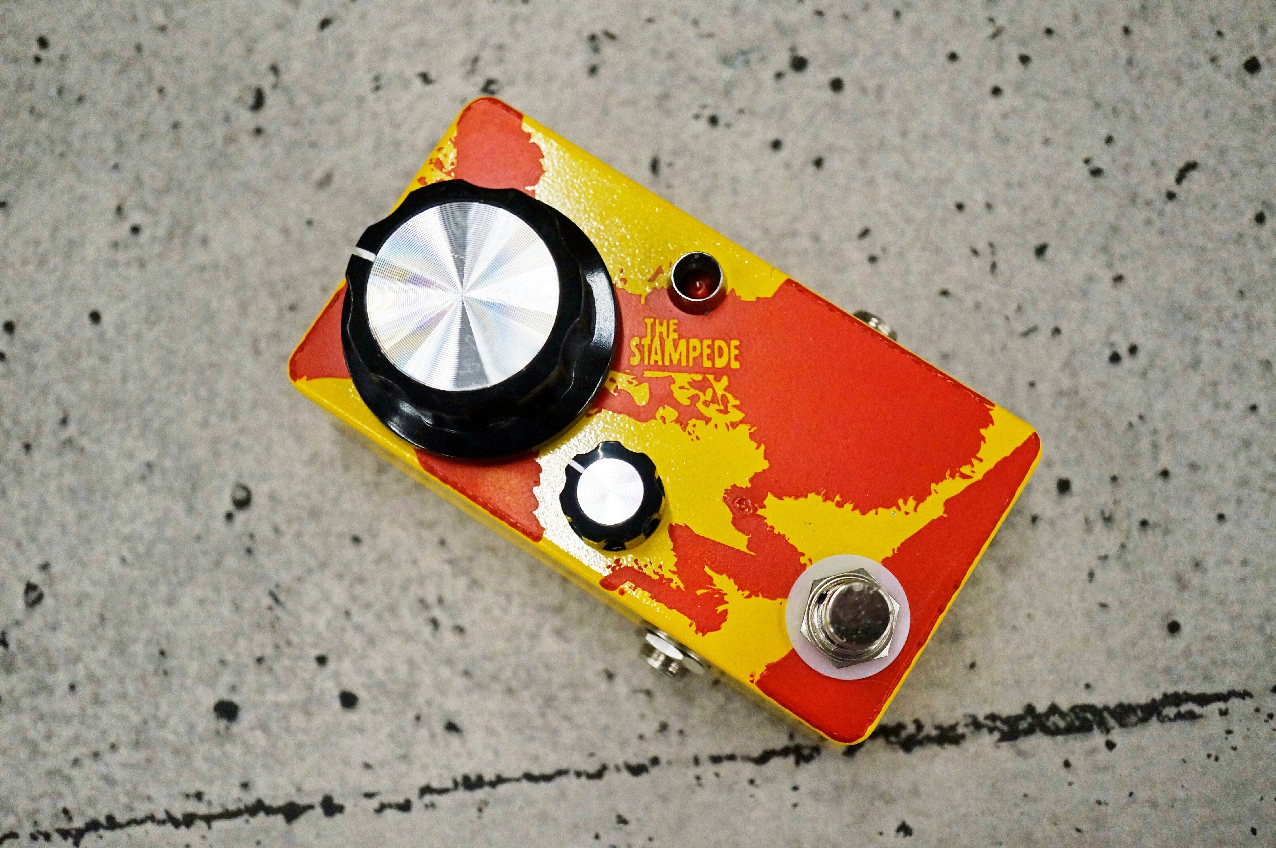 超シンプル操作でブチブチのシンセファズから発振まで！Hungry