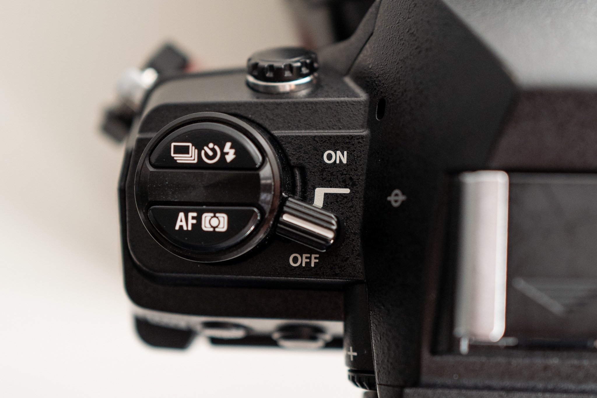 オリンパスOM-D E-M1MarkⅢ オリンパス OM-D E-M1 MarkIII レビュー｜小型ボディーとプロ