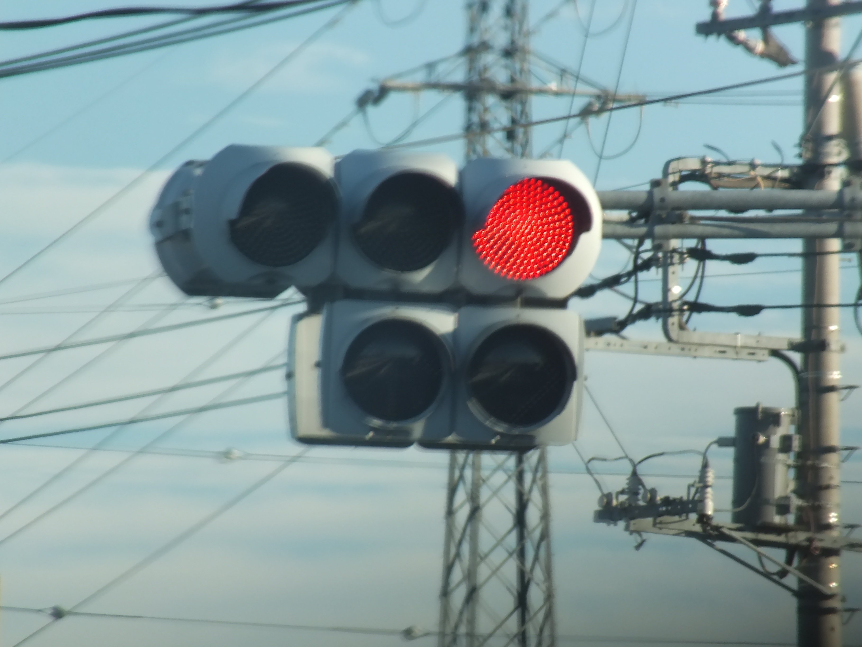 加須市北小浜にある日信厚型LED・京三VAC型LEDと信号電材薄型左折