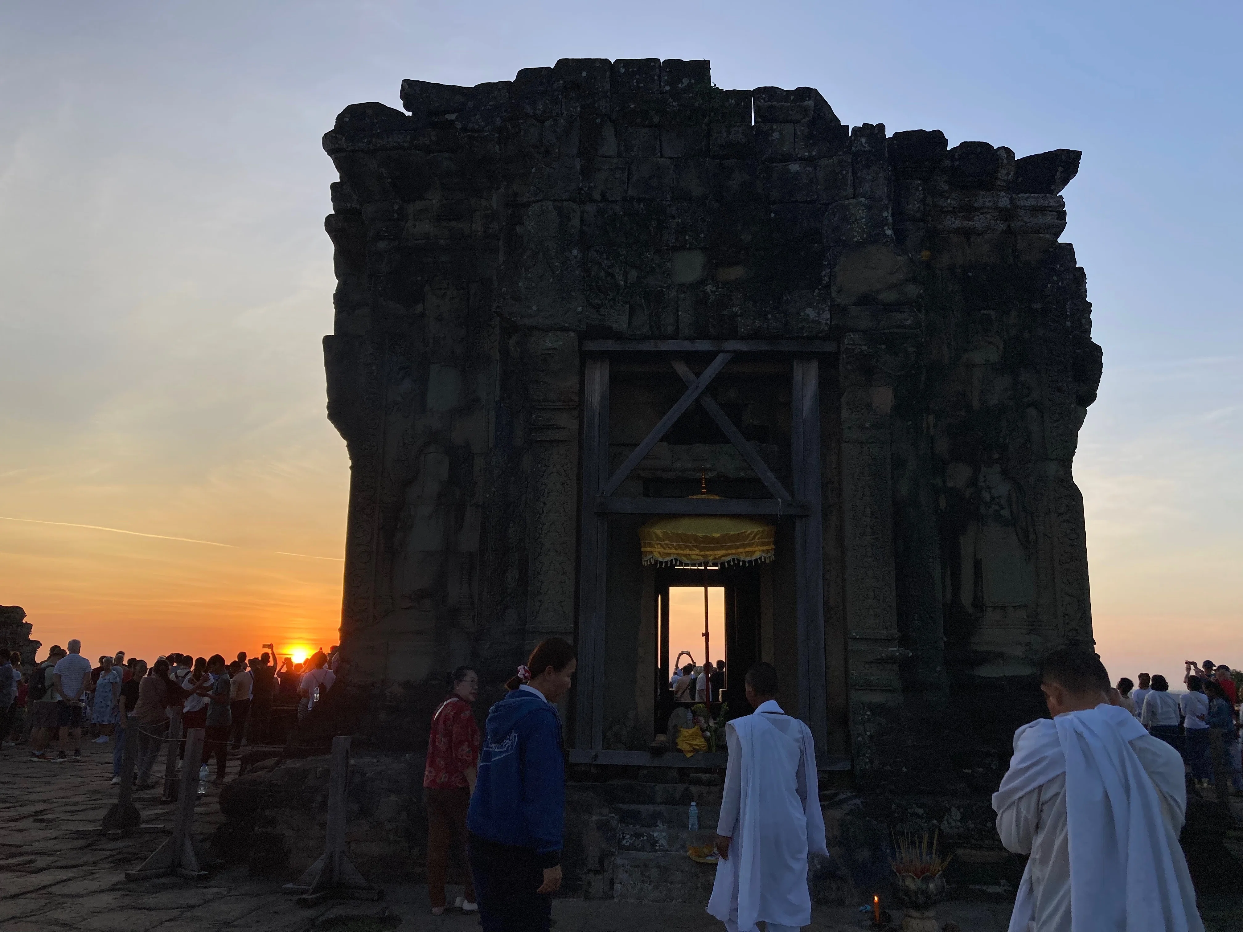 遺跡探訪58】1年パス最終日、プノンバケンの夕日(Phnom Bakeng, 9世紀
