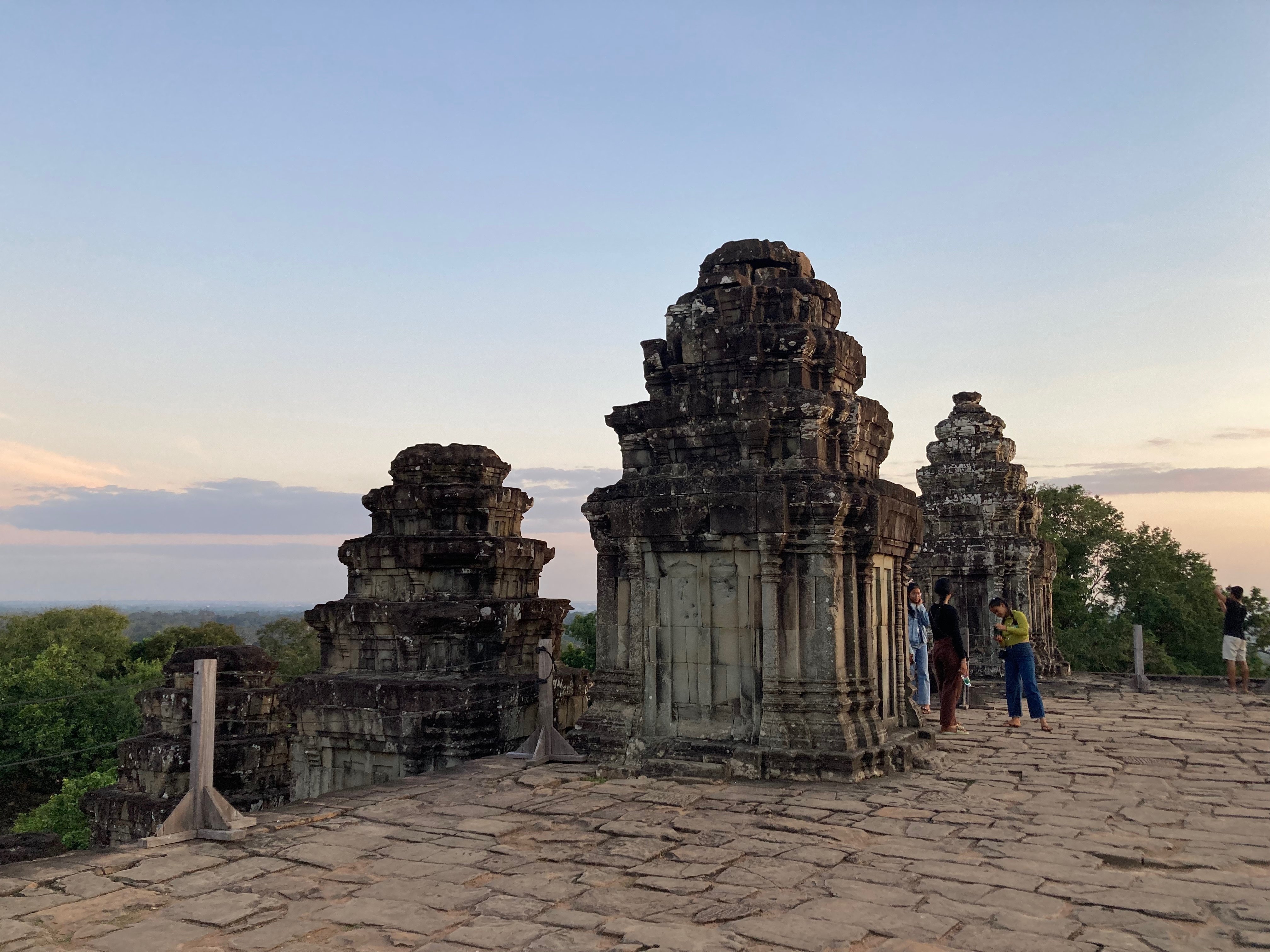 遺跡探訪58】1年パス最終日、プノンバケンの夕日(Phnom Bakeng, 9世紀