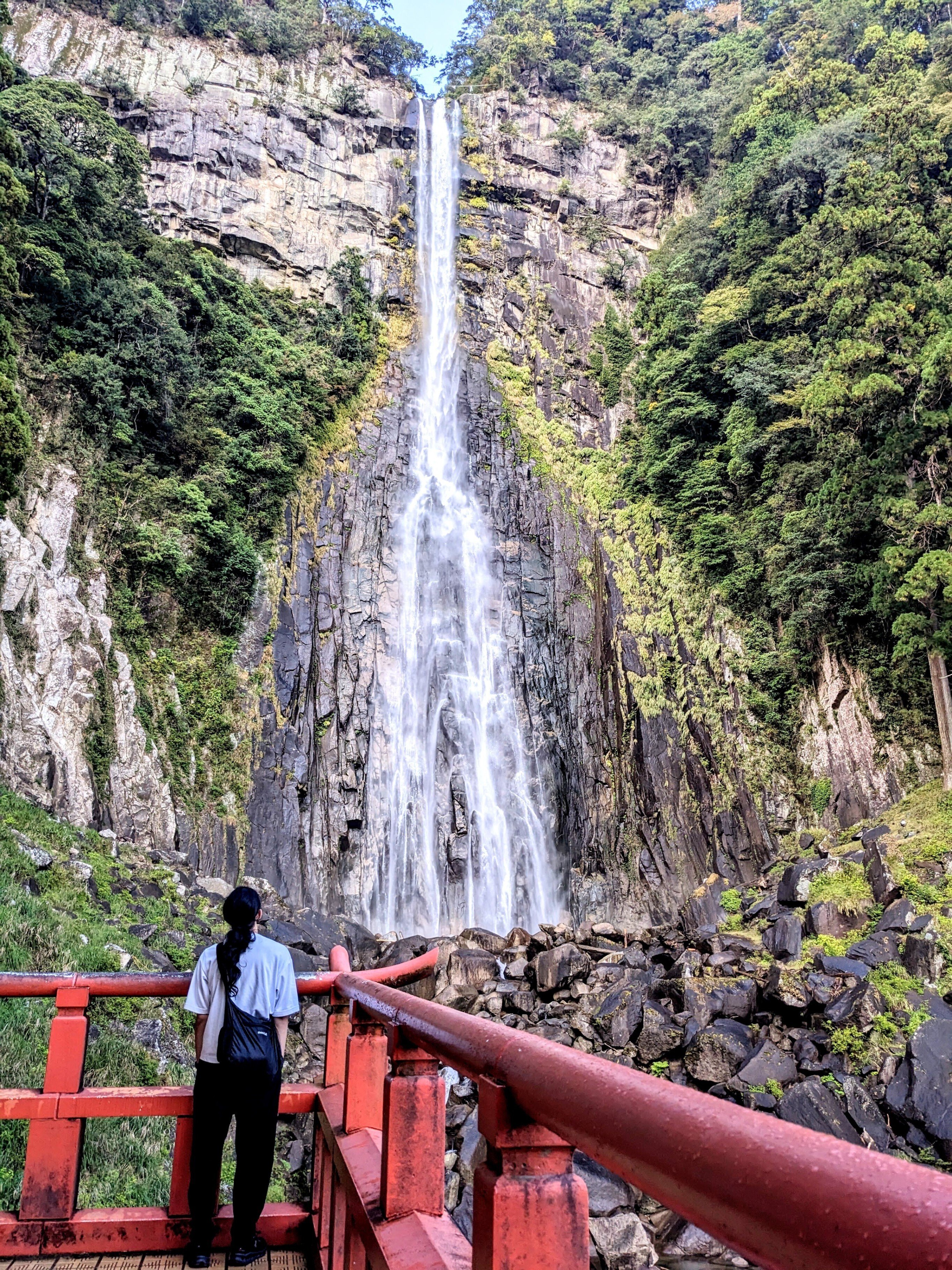 滝(那智の滝) 日本三名瀑にも数えられる和歌山県「那智の滝」の迫力はずっと眺めてい
