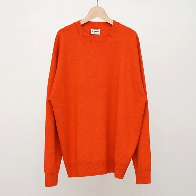 着ていく毎に自分の身体に馴染んでいくニット。カシミヤ100%の極上着