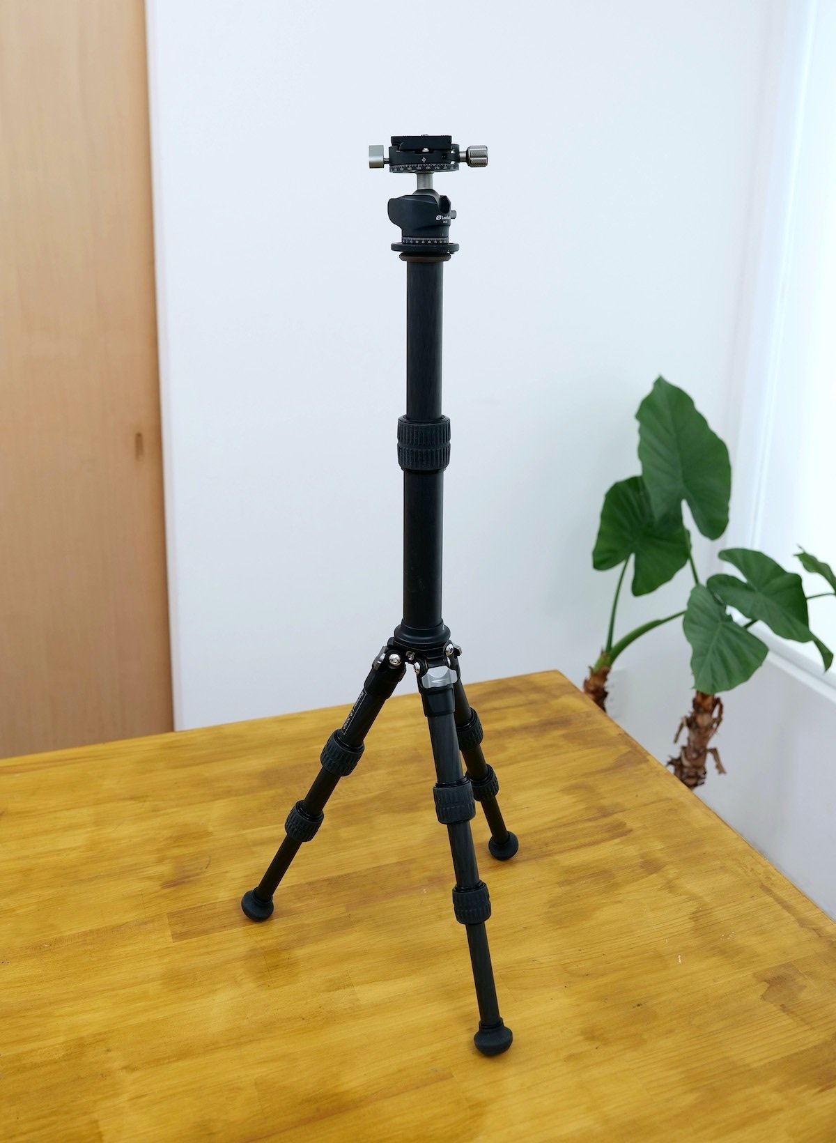 【美品•傷なし】大人気Leofotoのミニ三脚　ローアングル•クールなデザイン 小さいけど頼りになります【Leofoto】ミニ三脚と雲台、その実力