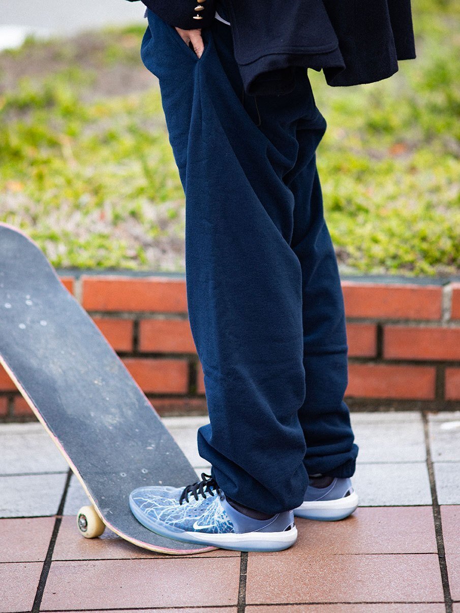 紺ブレと稲妻柄のNIKE SB NYJAH3とスケーターだったら着崩したいという