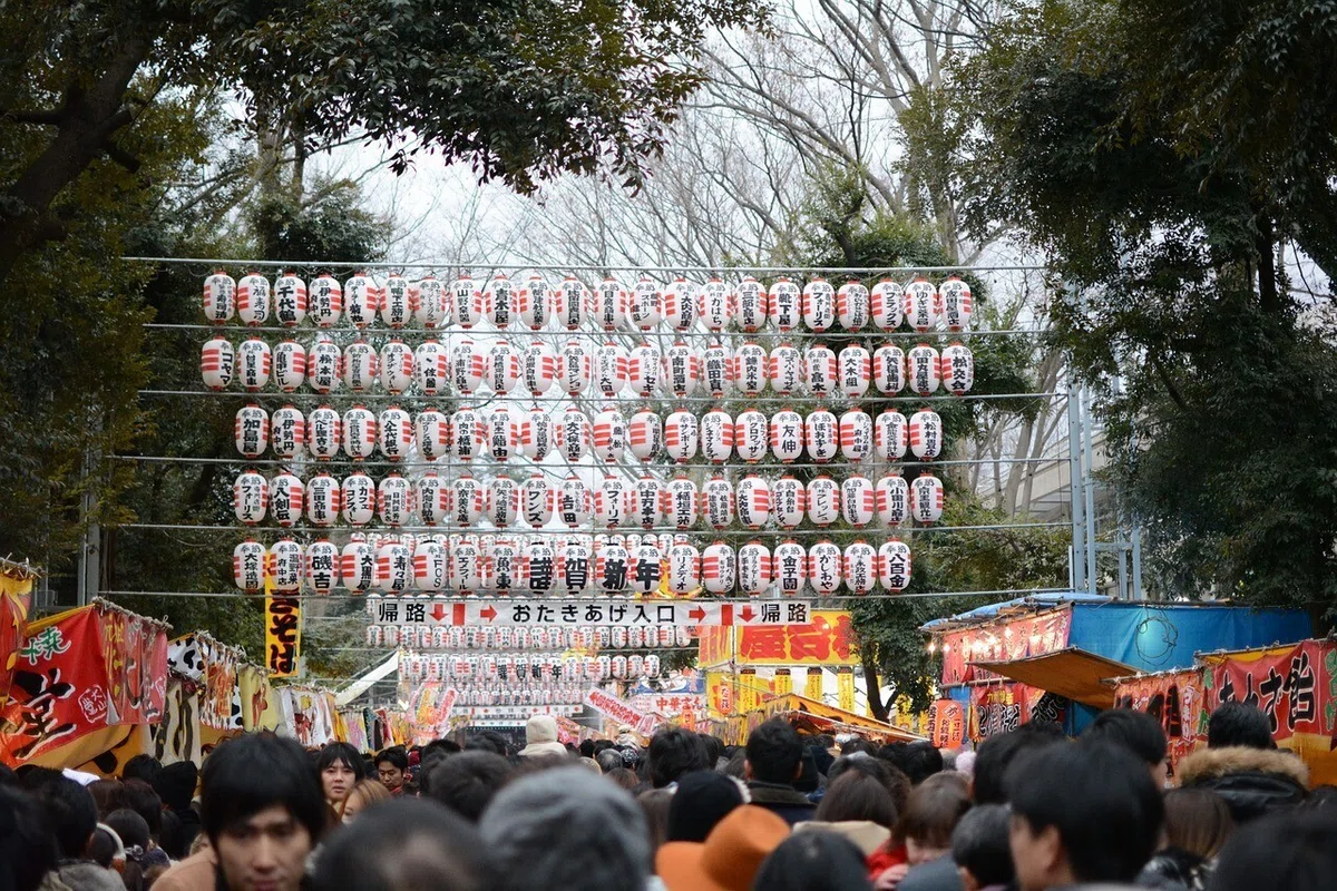 【心理】初詣の大行列を並ぶ人たちは、なぜ並ぶ?|知名