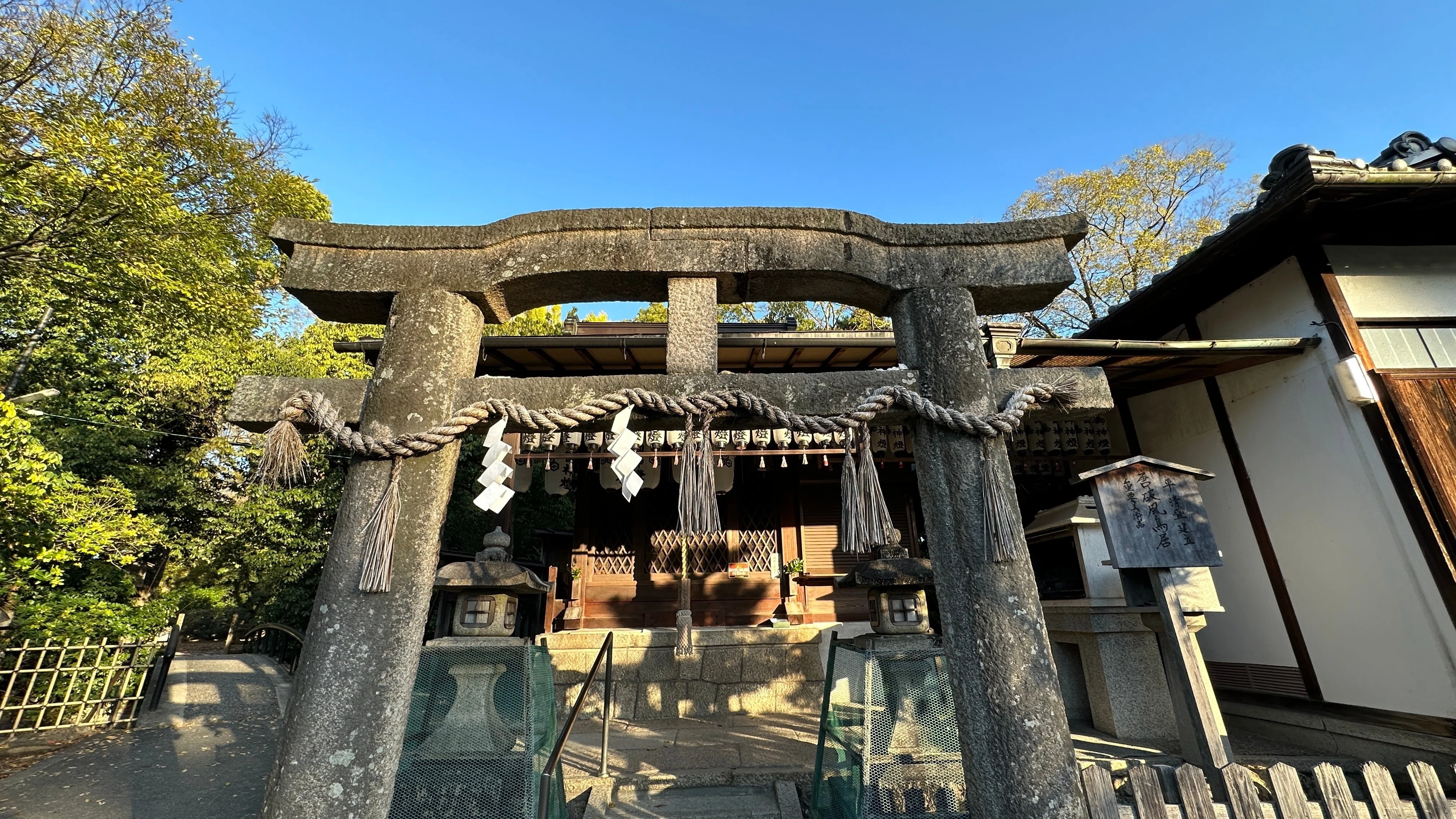 京都時間.jp】第11回 古都の静けさ 早朝の厳島神社散策｜モリモリ先生