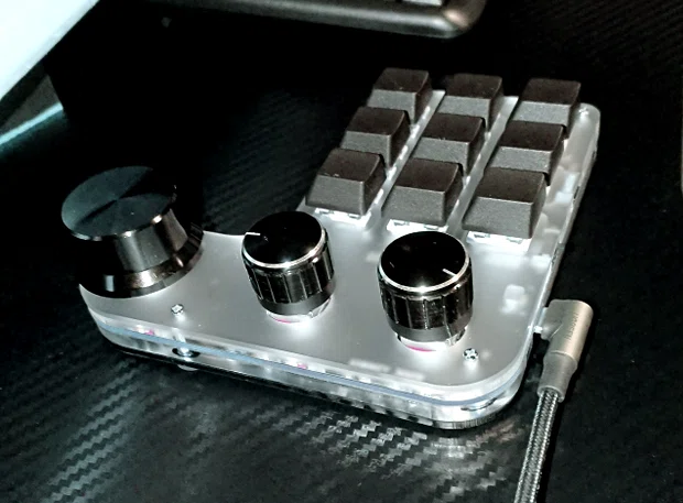 左手デバイス Loupedeck Live S ゲット｜広河 ～手作りVtuber生活