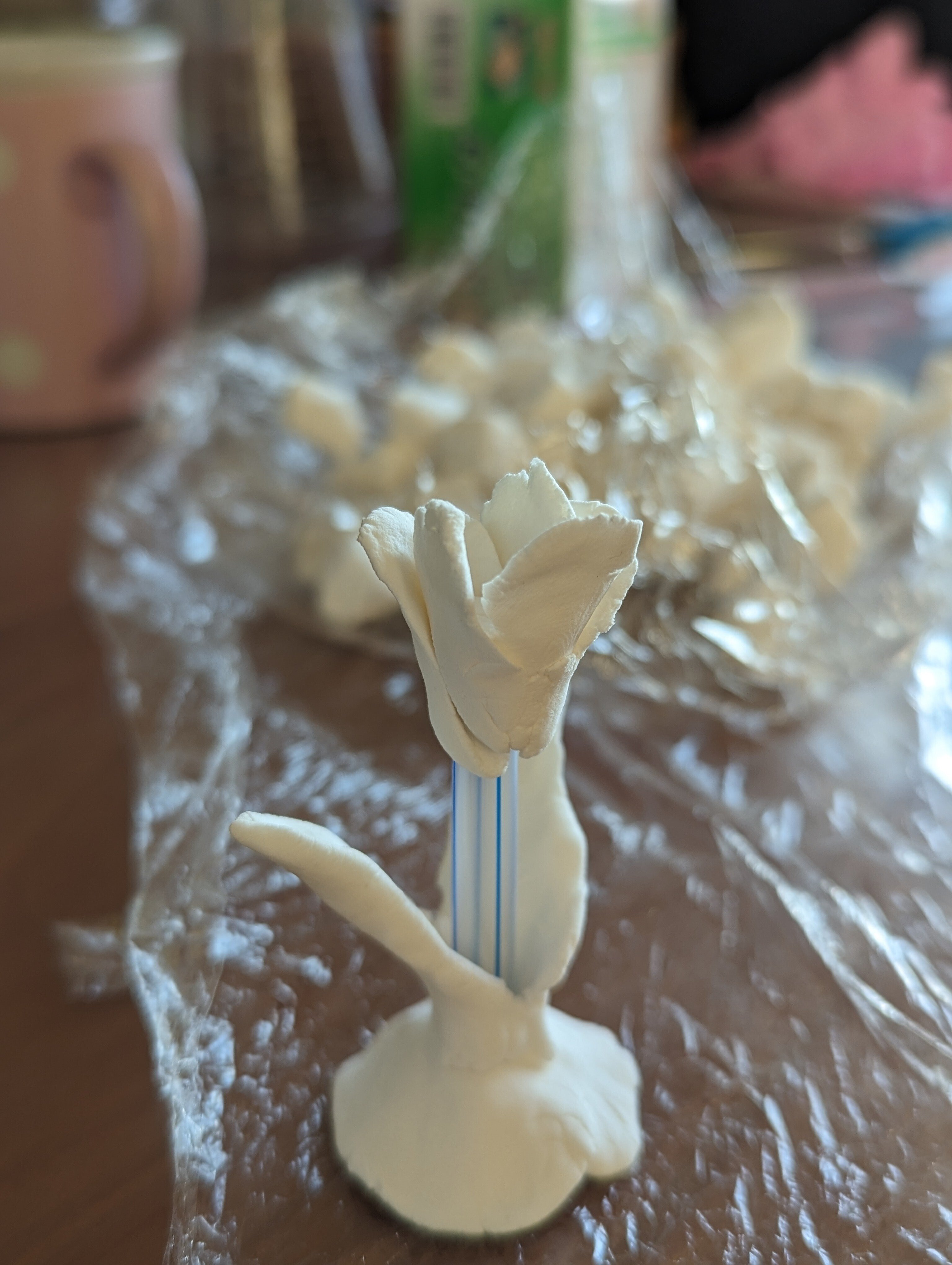ゼロから作り出す難しさと、楽しさ。紙粘土に、触れたとき